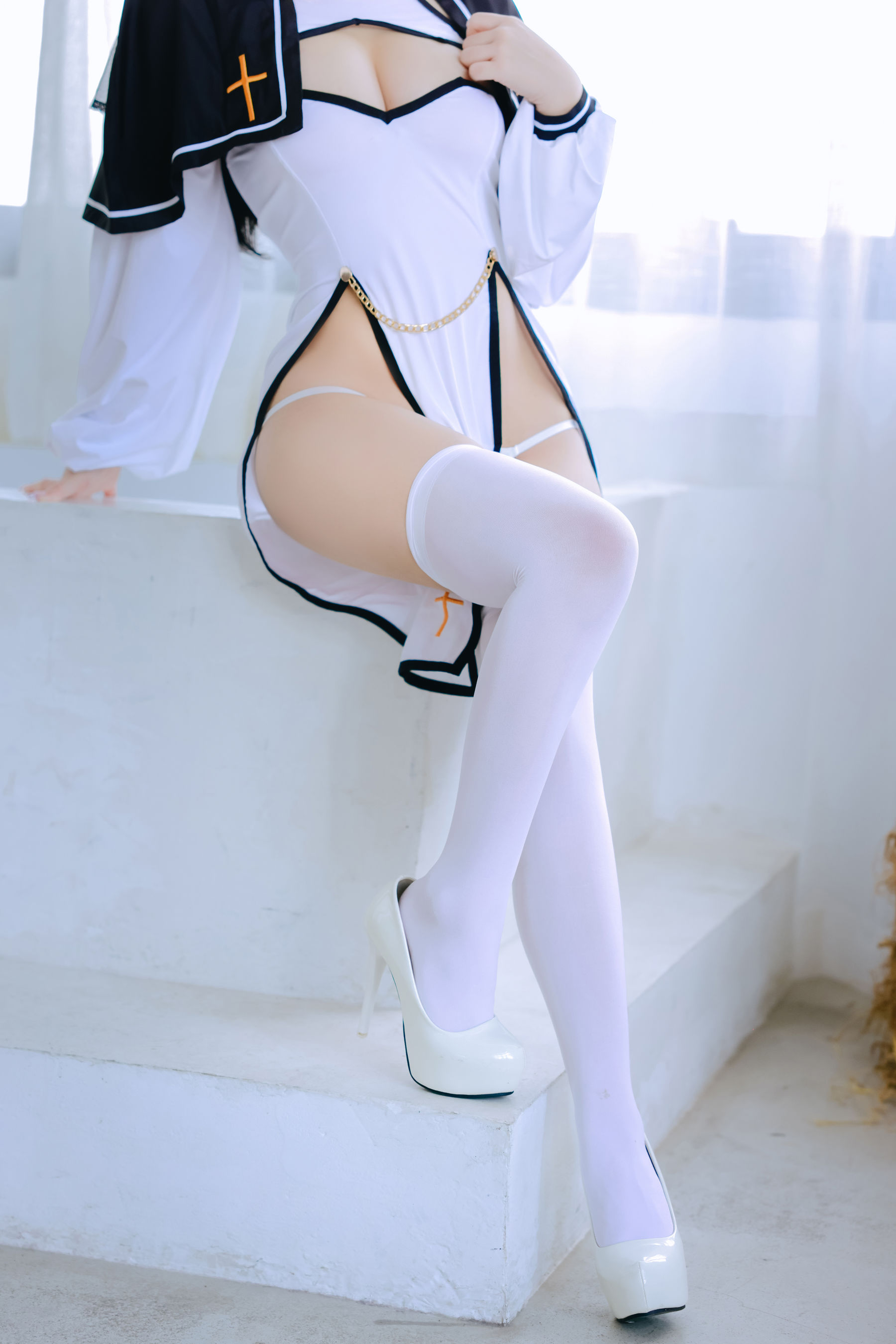 Cosplay 日奈娇 - 圣洁修女/(110P)