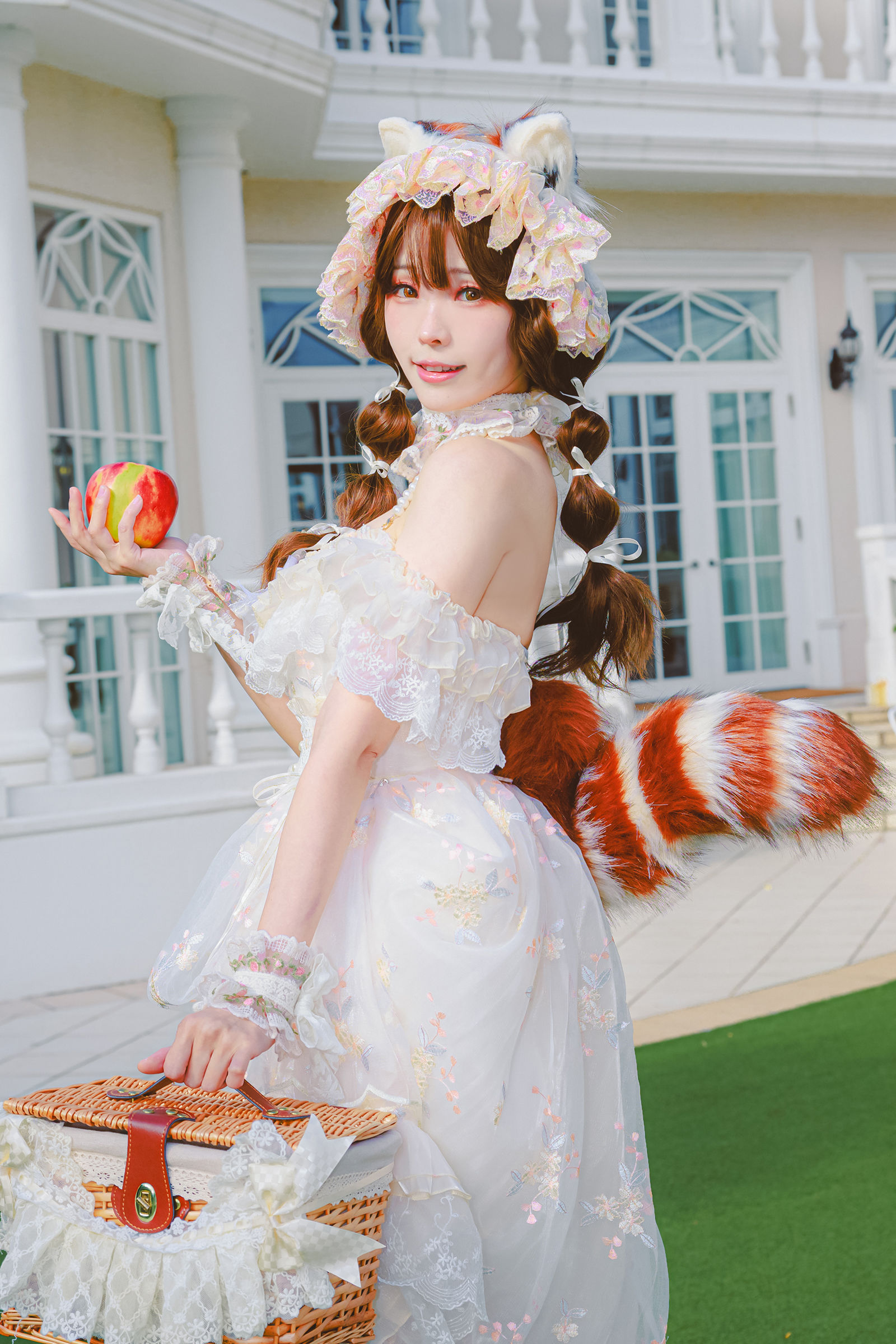 Ely_eee (ElyEE子) - Red panda & Apple 小熊貓蘋果香/(25P)