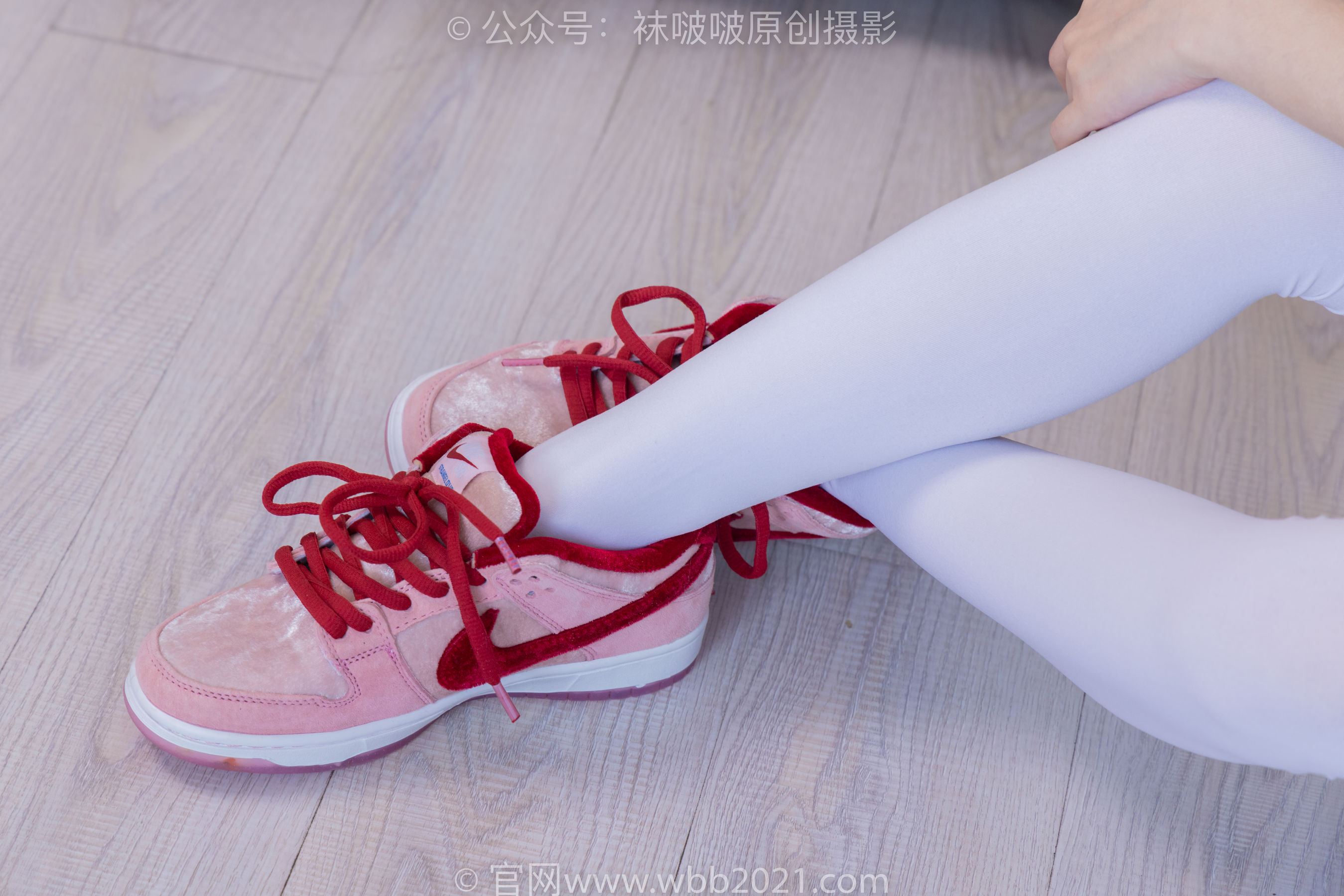 BoBoSocks袜啵啵 No.390 甜甜圈 -板鞋、厚黑丝大腿袜、厚白丝大腿袜/(148P)