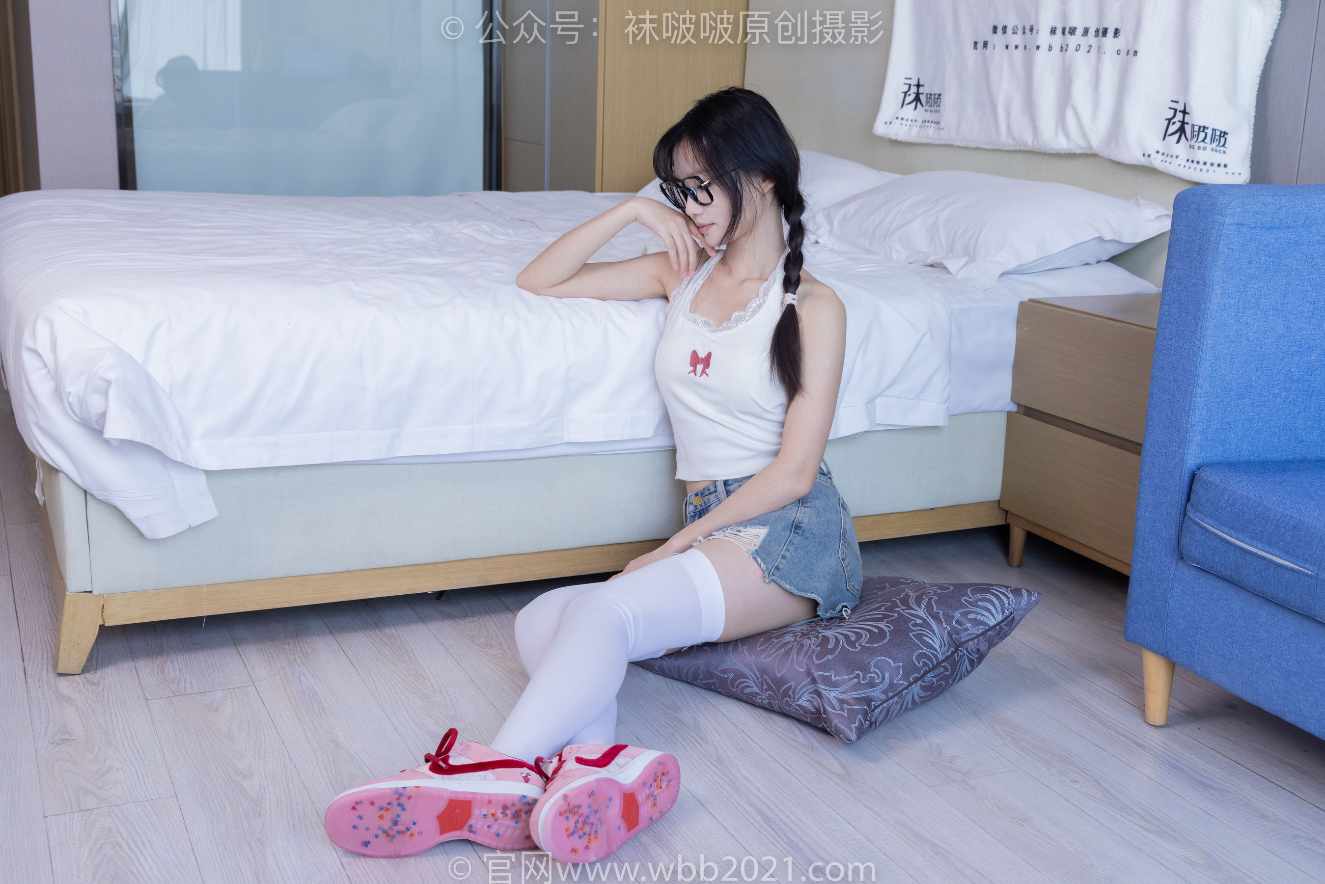 BoBoSocks袜啵啵 No.390 甜甜圈 -板鞋、厚黑丝大腿袜、厚白丝大腿袜/(148P)