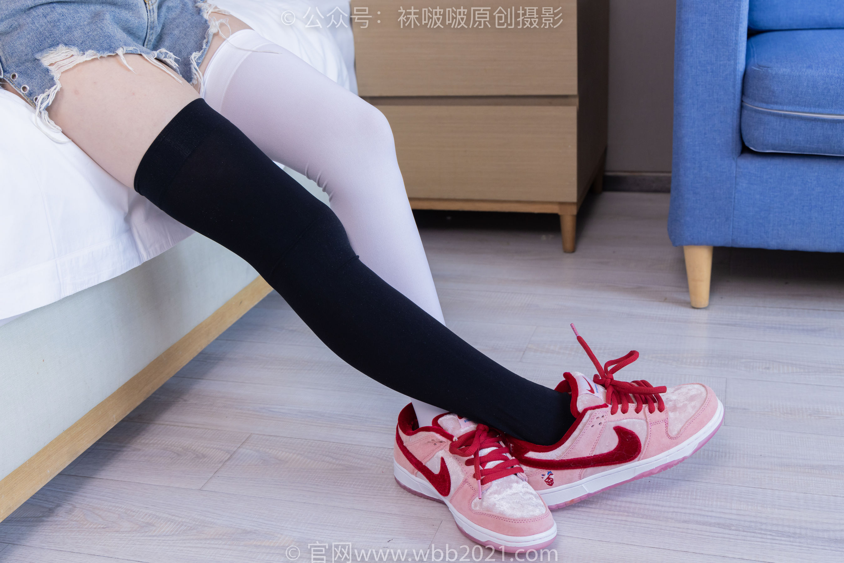 BoBoSocks袜啵啵 No.390 甜甜圈 -板鞋、厚黑丝大腿袜、厚白丝大腿袜/(148P)