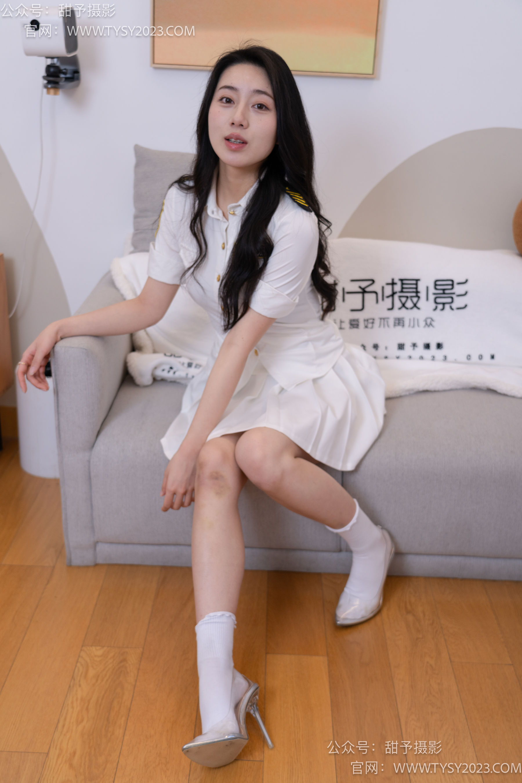 甜予摄影 No.057 鱼鱼 -制服、透明高跟鞋、自然穿脏白棉袜、裸足/(139P)