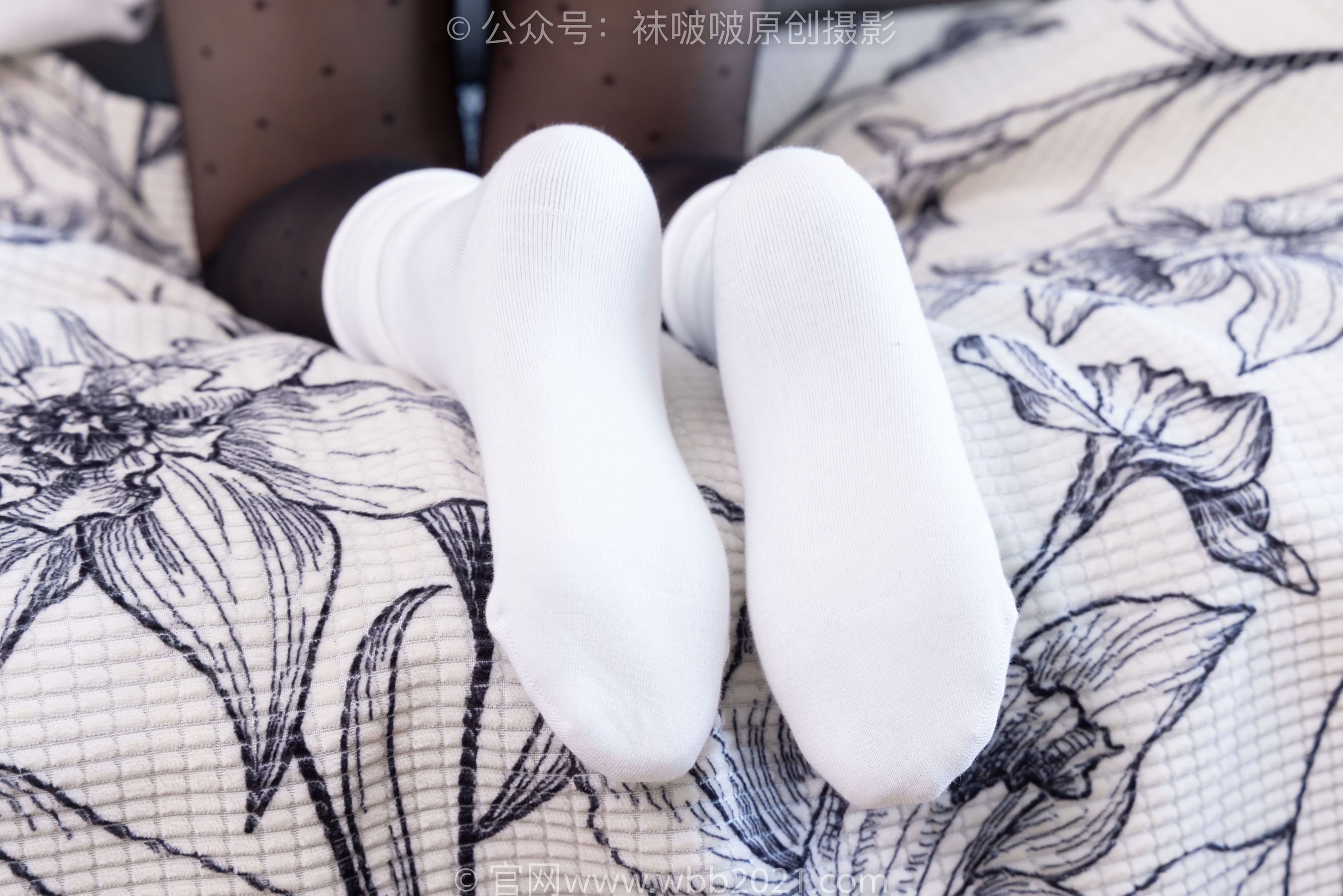 BoBoSocks袜啵啵 No.418 甜甜圈 - 板鞋、白棉袜、波点黑丝/(145P)