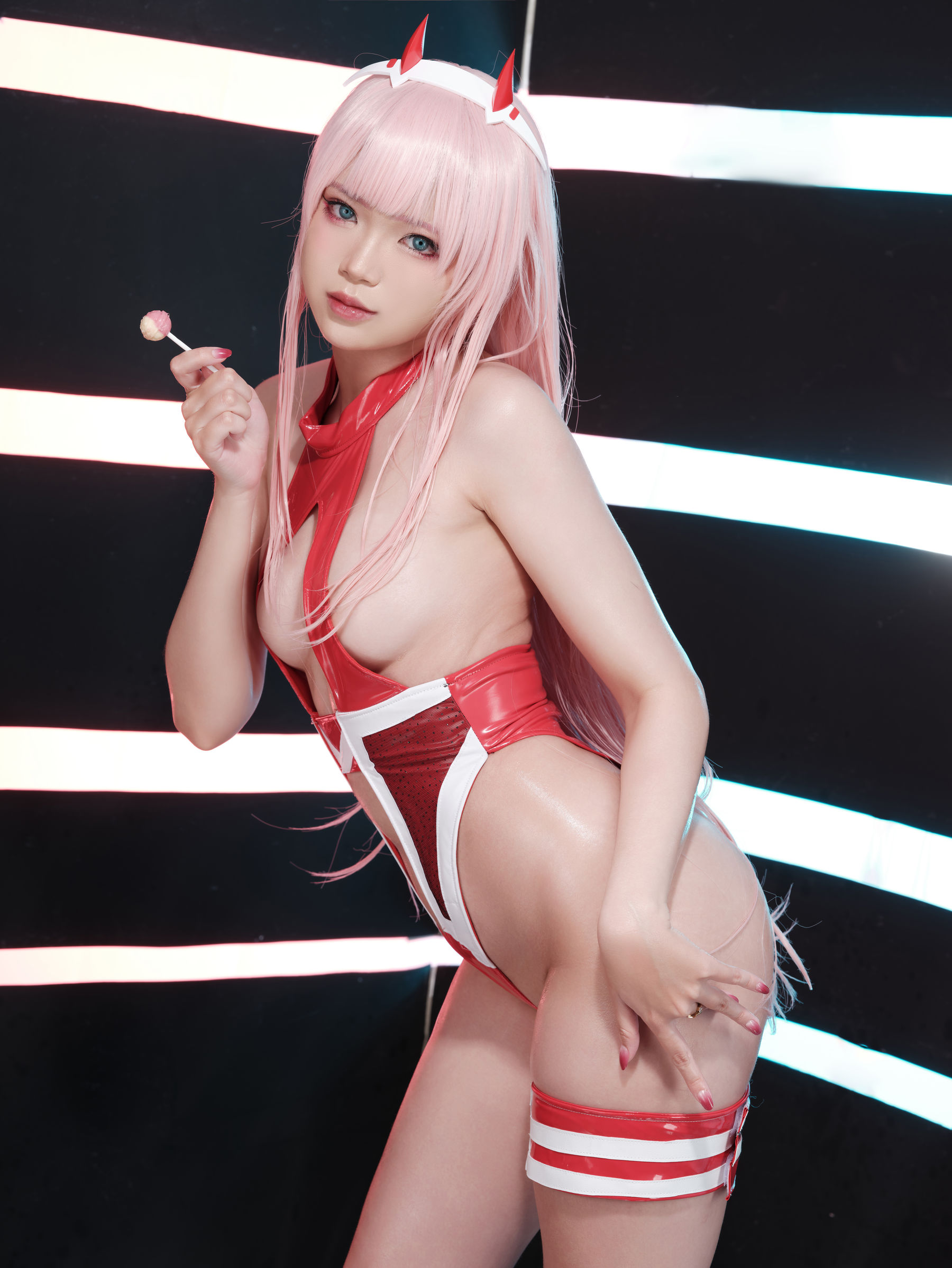 ZinieQ - Darling in the Franxxx Zero Two/(30P)