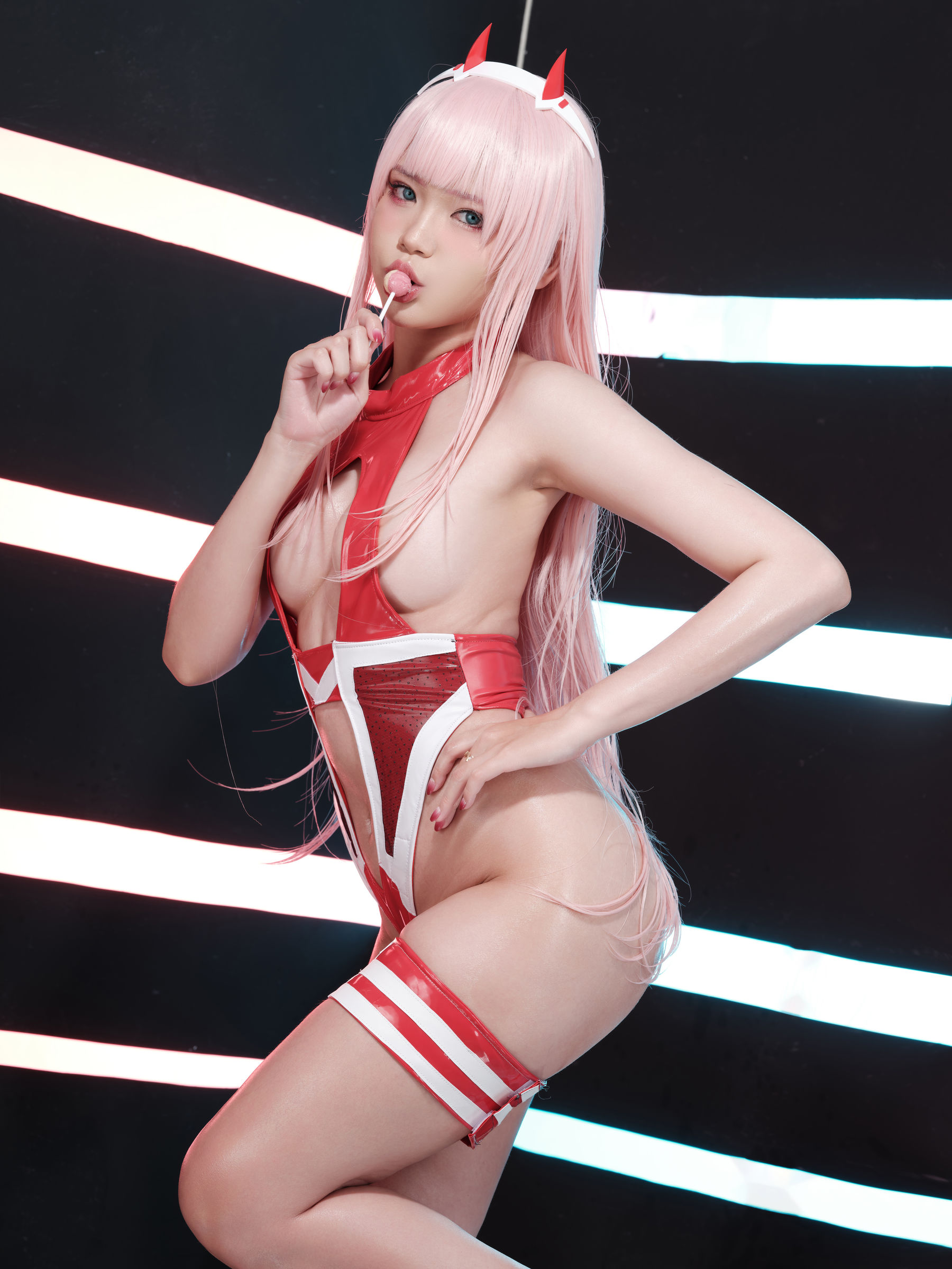 ZinieQ - Darling in the Franxxx Zero Two/(30P)