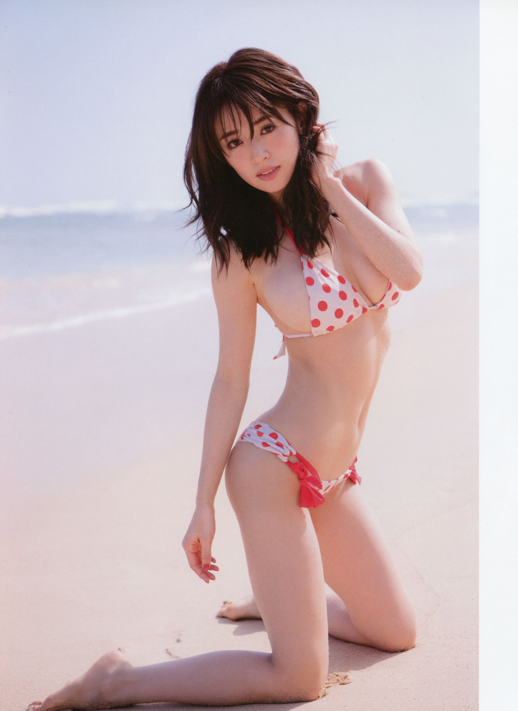 Rika Izumi 泉里香 1st Photobook「Rika!」/(126P)