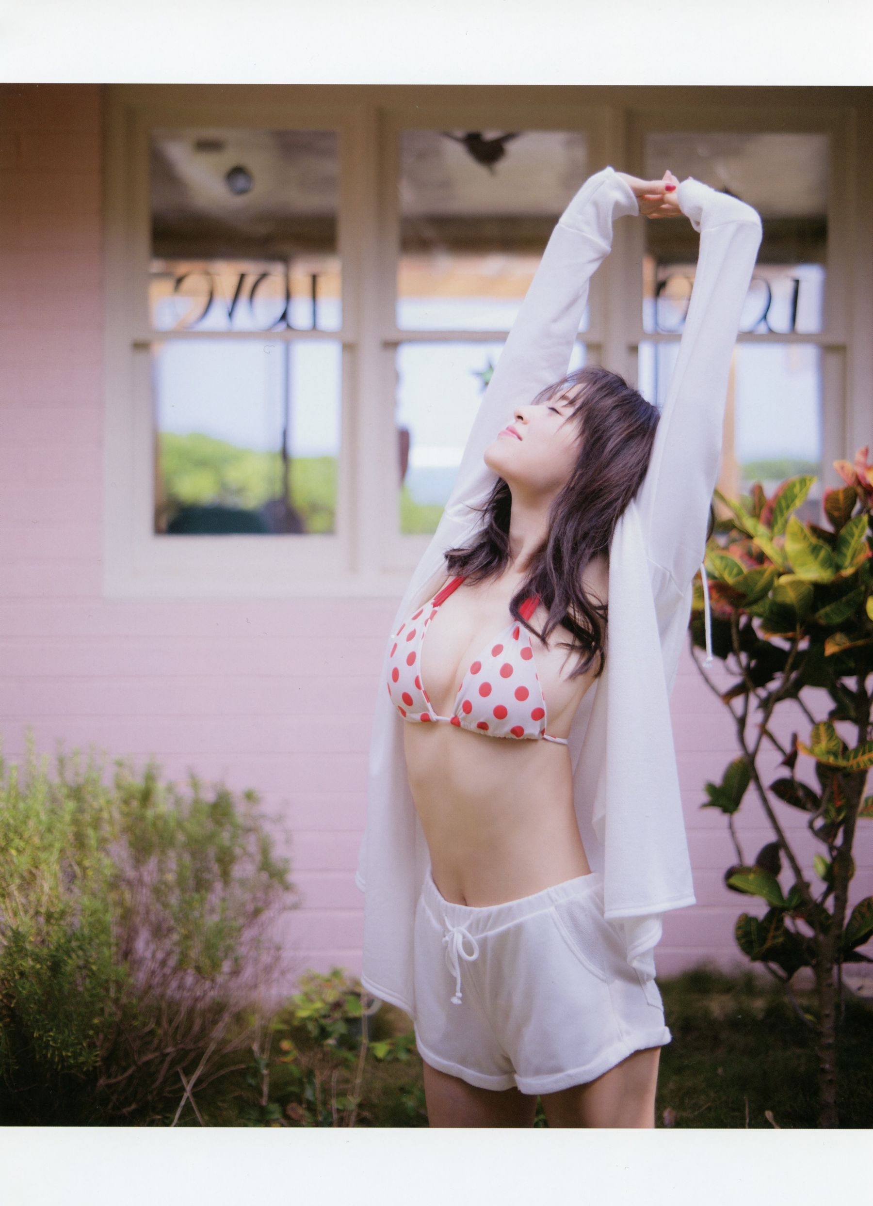 Rika Izumi 泉里香 1st Photobook「Rika!」/(126P)