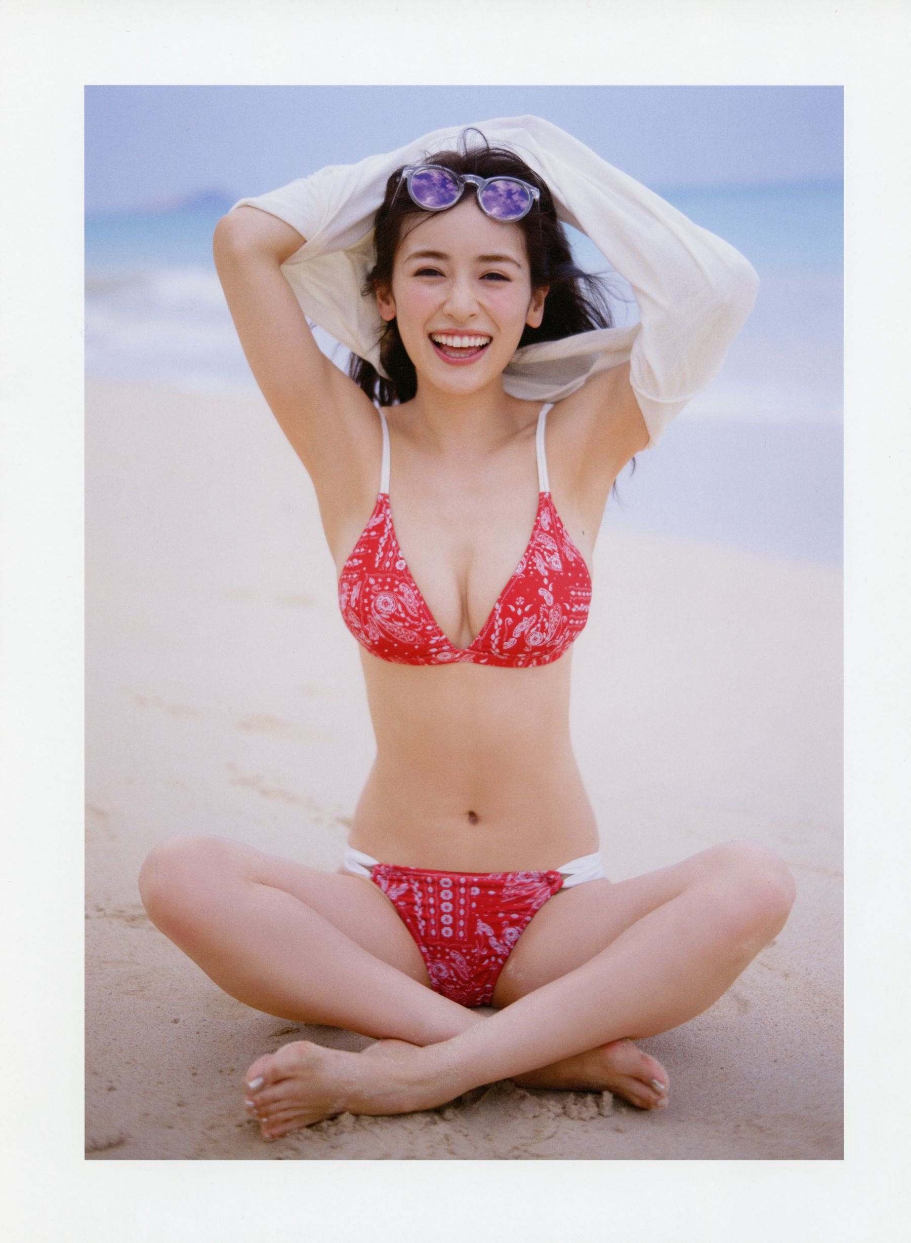 Rika Izumi 泉里香 1st Photobook「Rika!」/(126P)