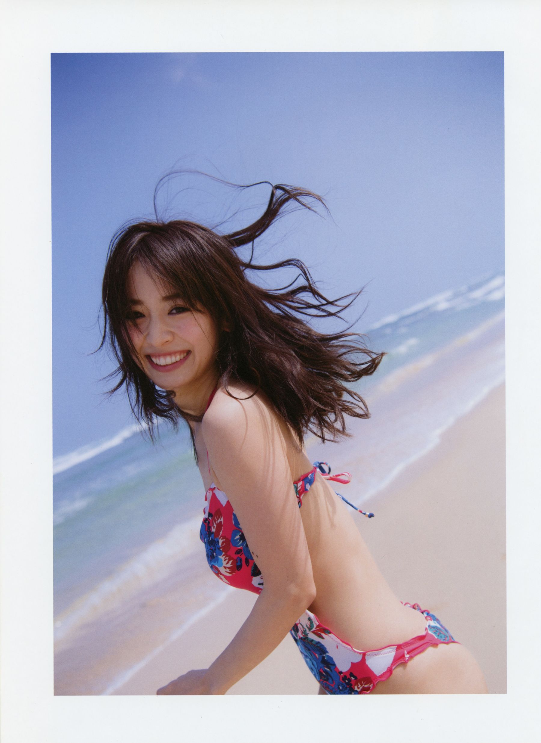 Rika Izumi 泉里香 1st Photobook「Rika!」/(126P)