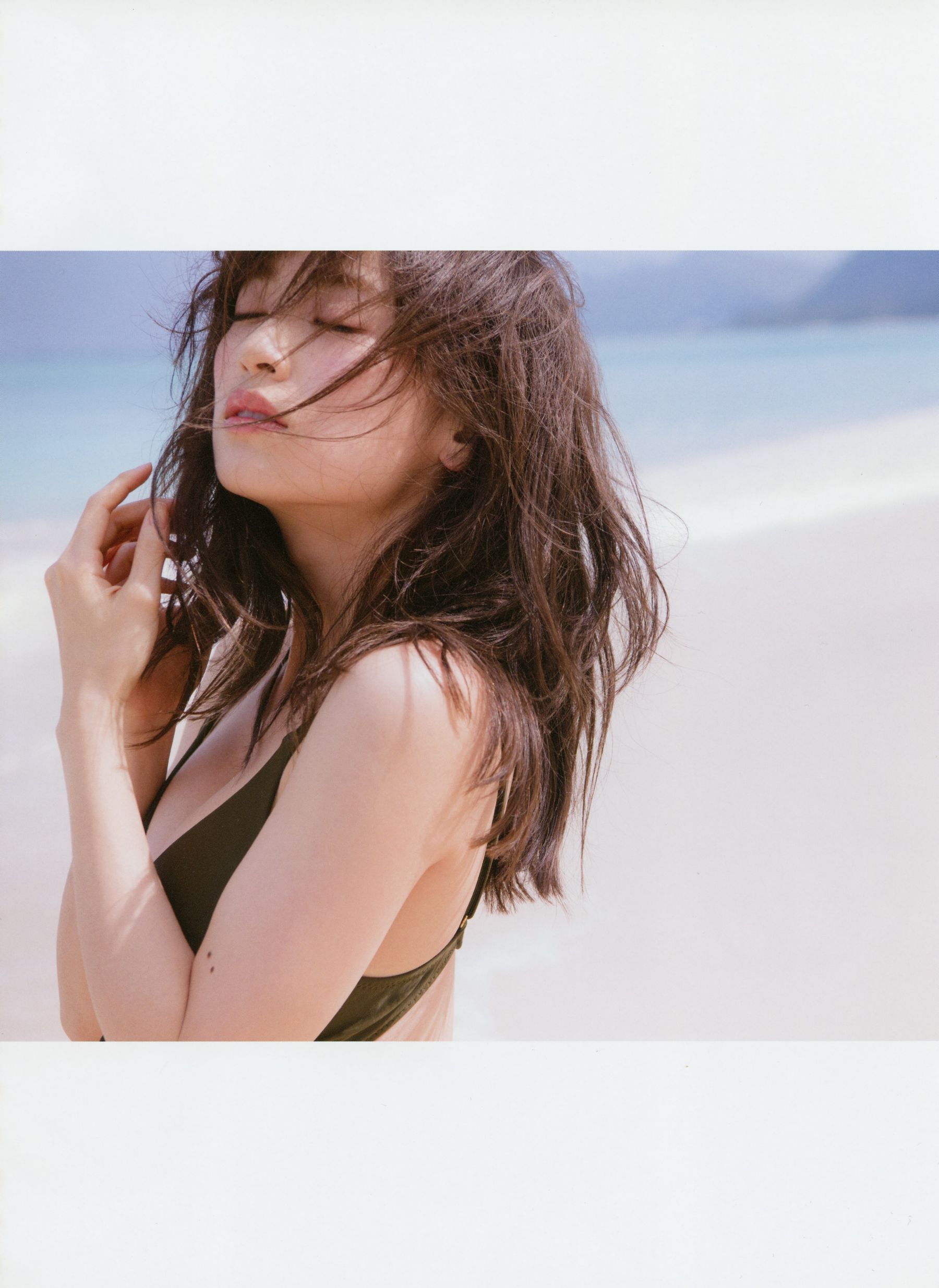 Rika Izumi 泉里香 1st Photobook「Rika!」/(126P)