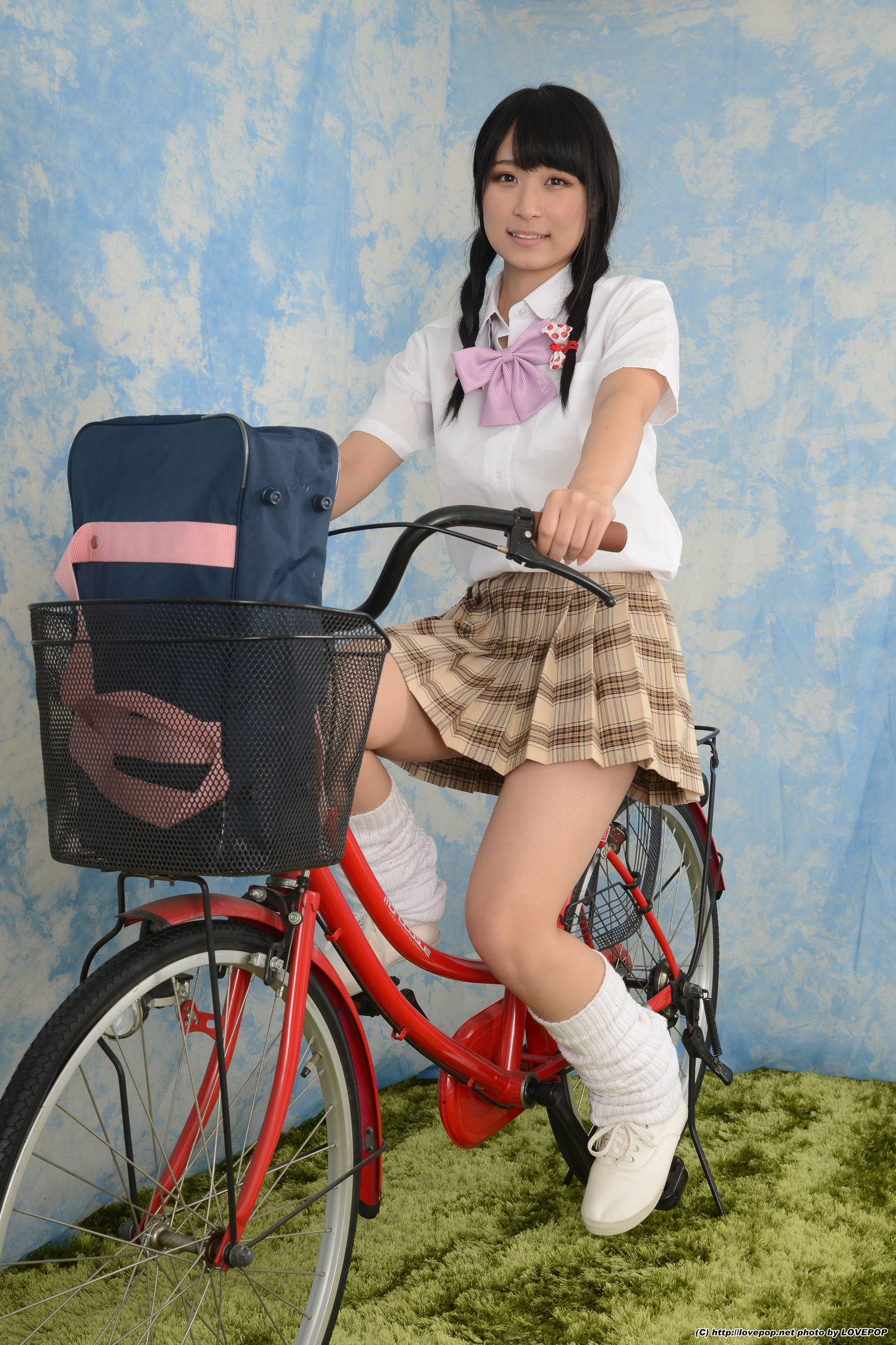 [LOVEPOP] Mikuni Saran 三國さらん bicycle ! panchira!! - PPV/(83P)