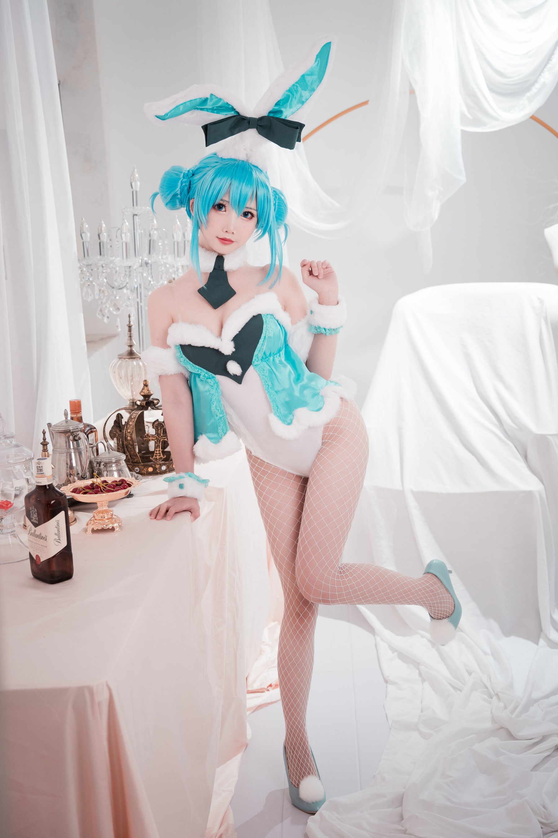 [网红COSER] 可爱人气Coser面饼仙儿 - 初音兔女郎/(17P)