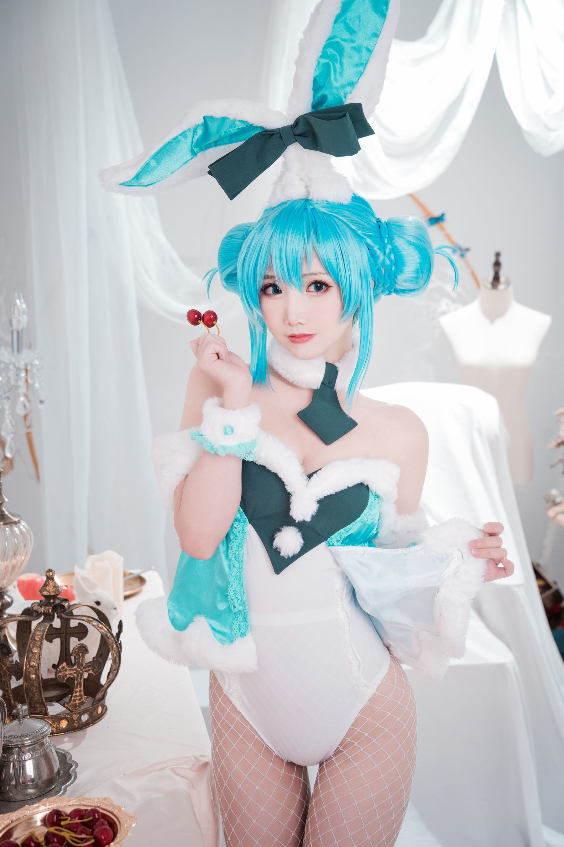 [网红COSER] 可爱人气Coser面饼仙儿 - 初音兔女郎/(17P)