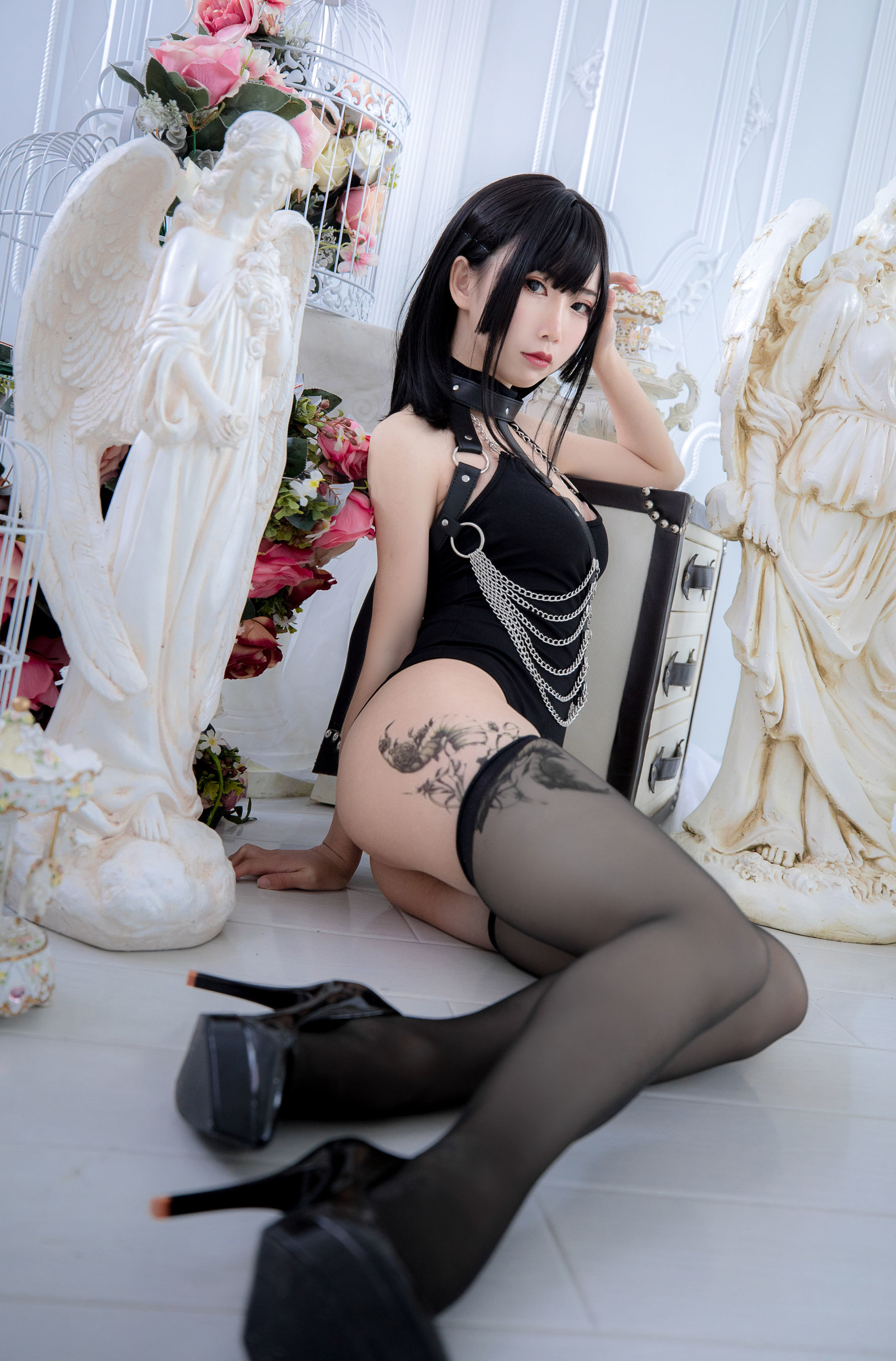 [网红COSER] 可爱人气Coser面饼仙儿 - 性感御姐/(40P)