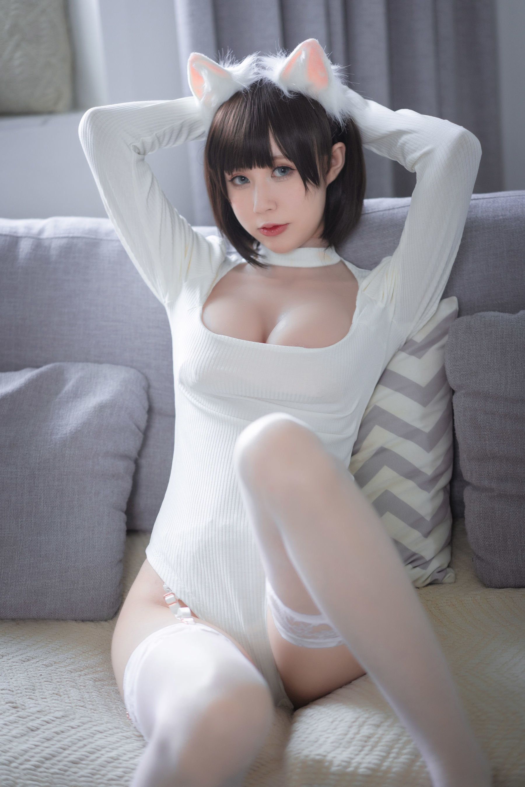 [网红COSER] 西园寺南歌 - 白猫白色连体衣/(30P)