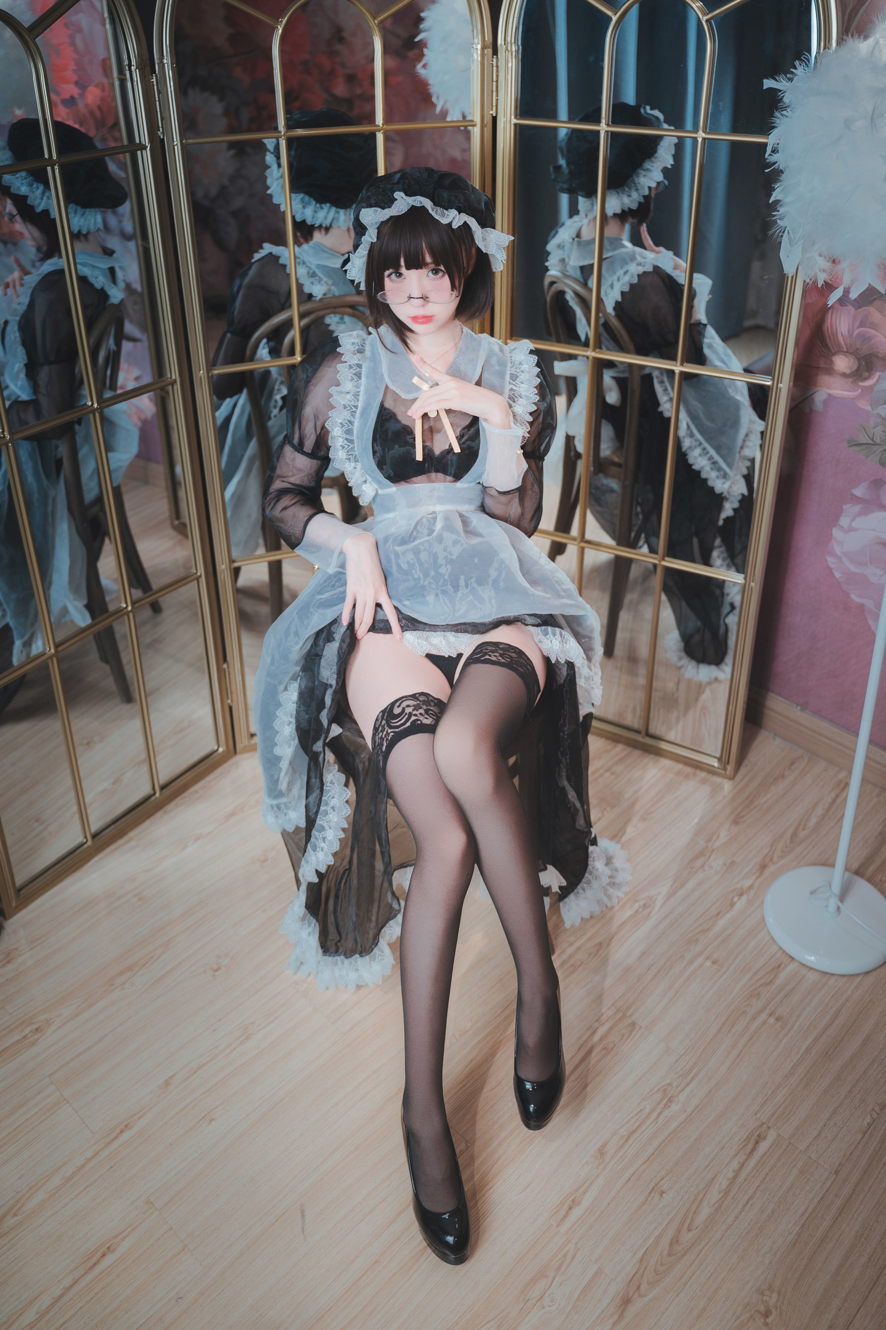 [网红COSER] 西园寺南歌 - 透明女仆/(50P)