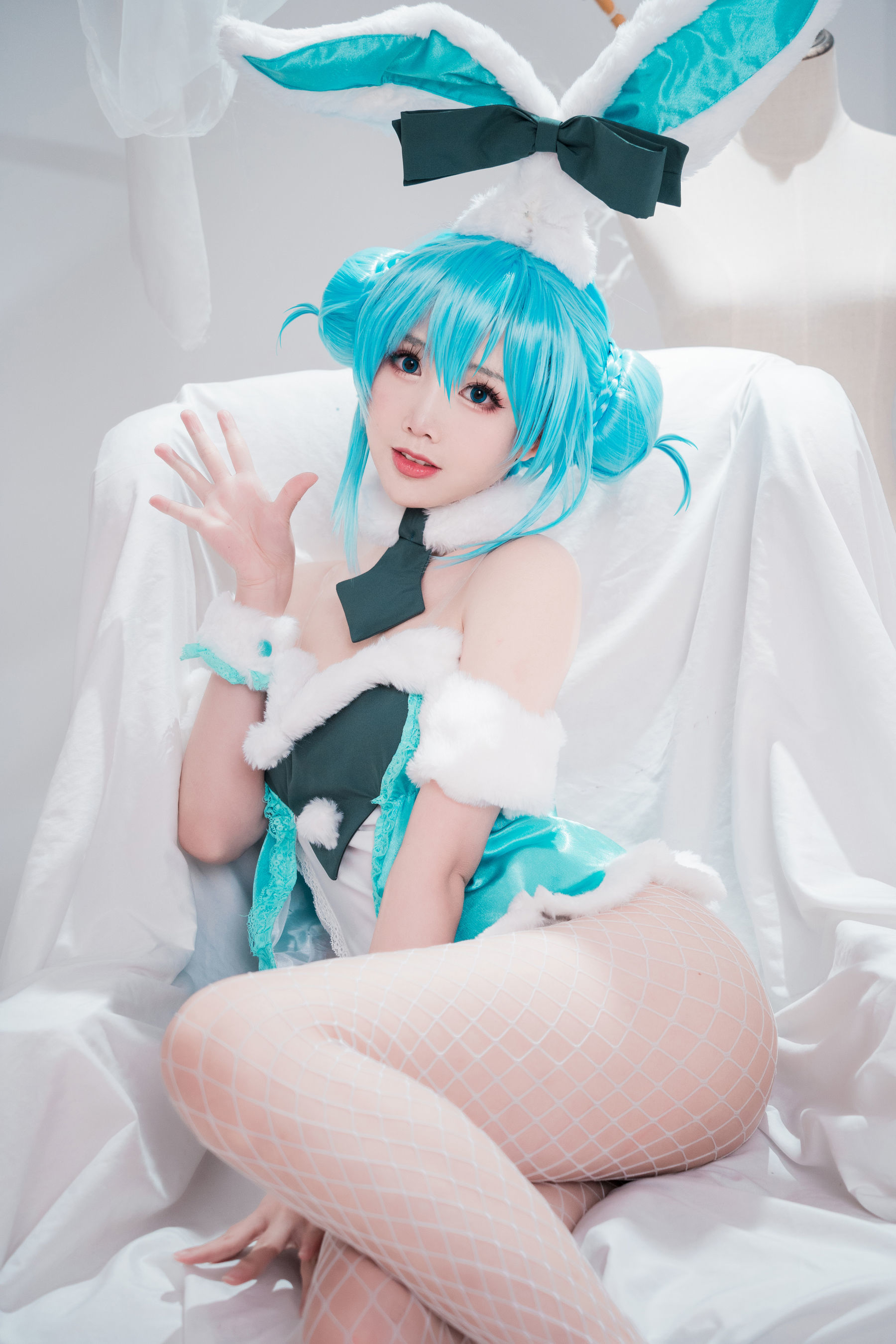 [网红COSER] 可爱人气Coser面饼仙儿 - 初音兔女郎/(17P)