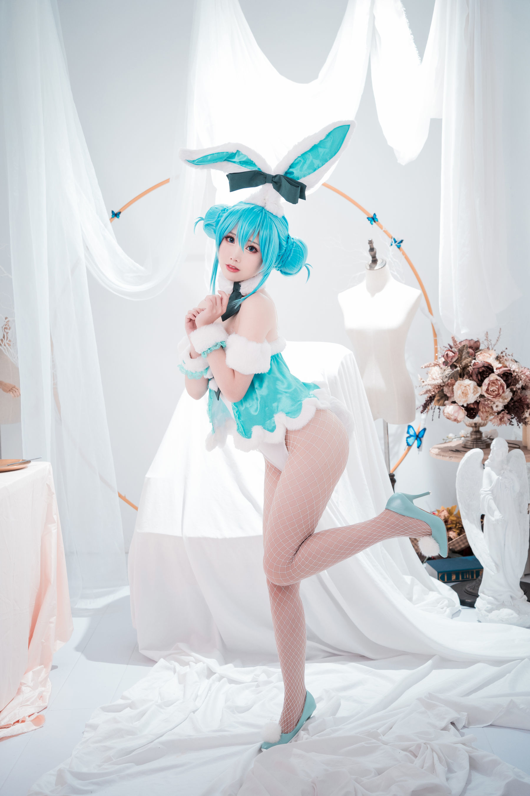 [网红COSER] 可爱人气Coser面饼仙儿 - 初音兔女郎/(17P)