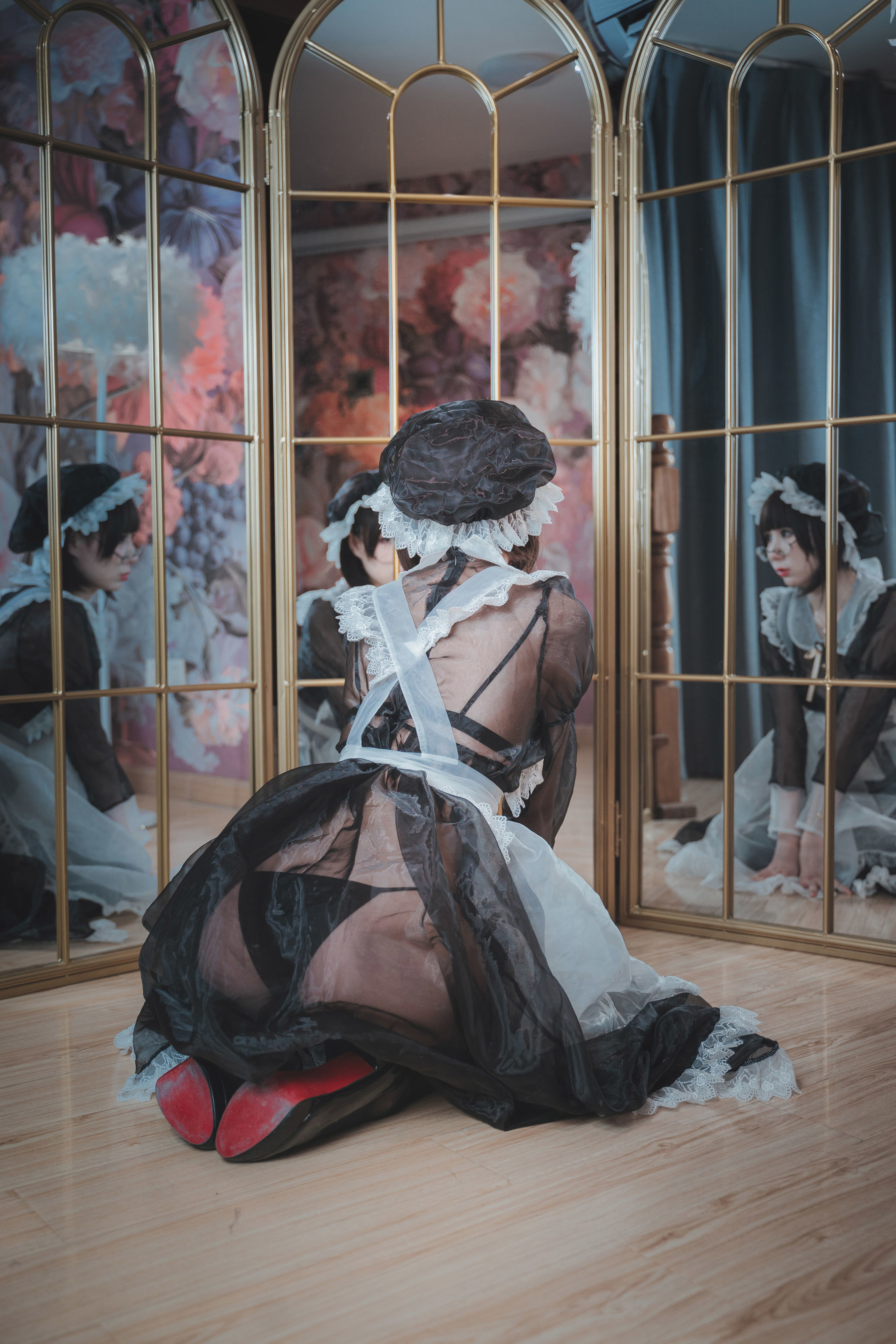 [网红COSER] 西园寺南歌 - 透明女仆/(50P)