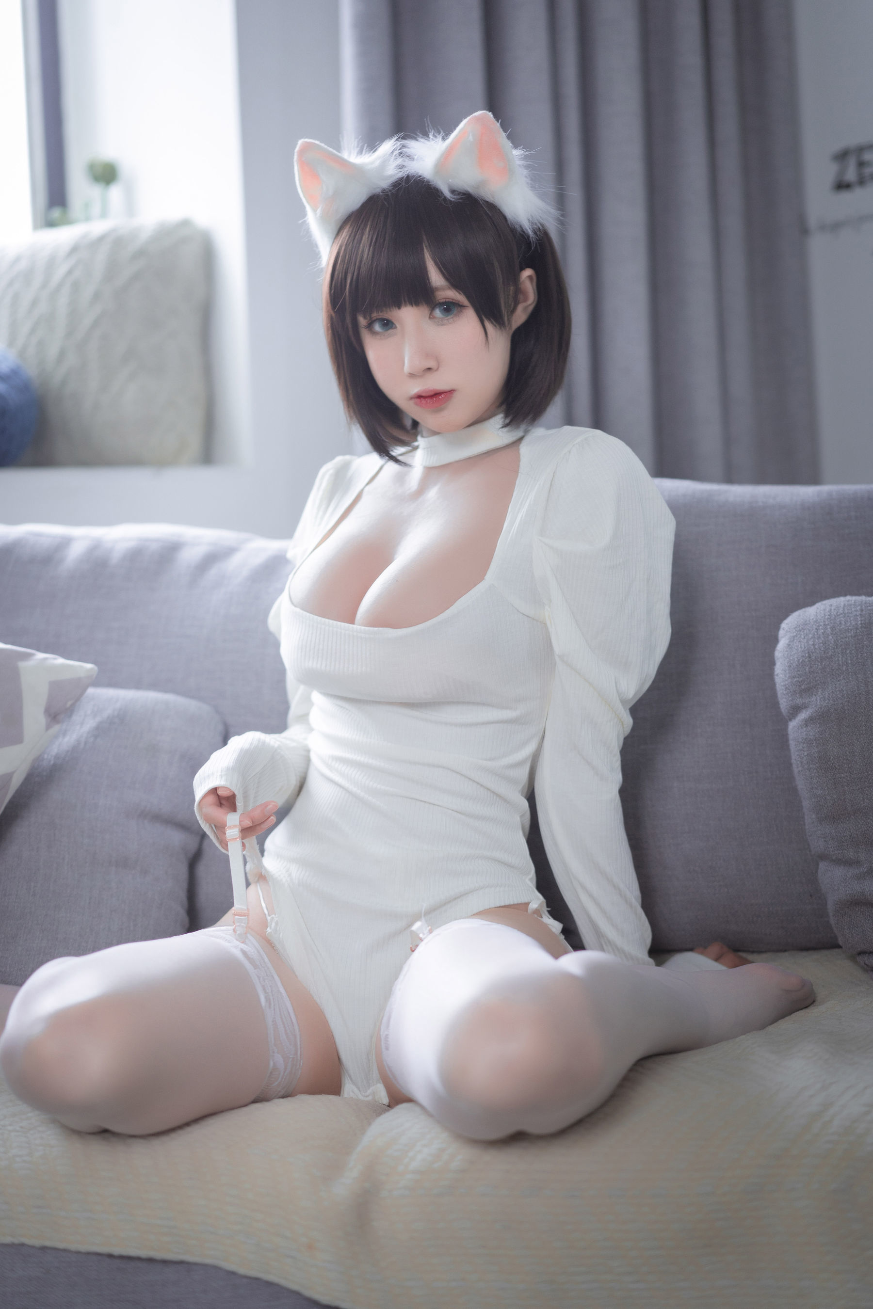 [网红COSER] 西园寺南歌 - 白猫白色连体衣/(30P)