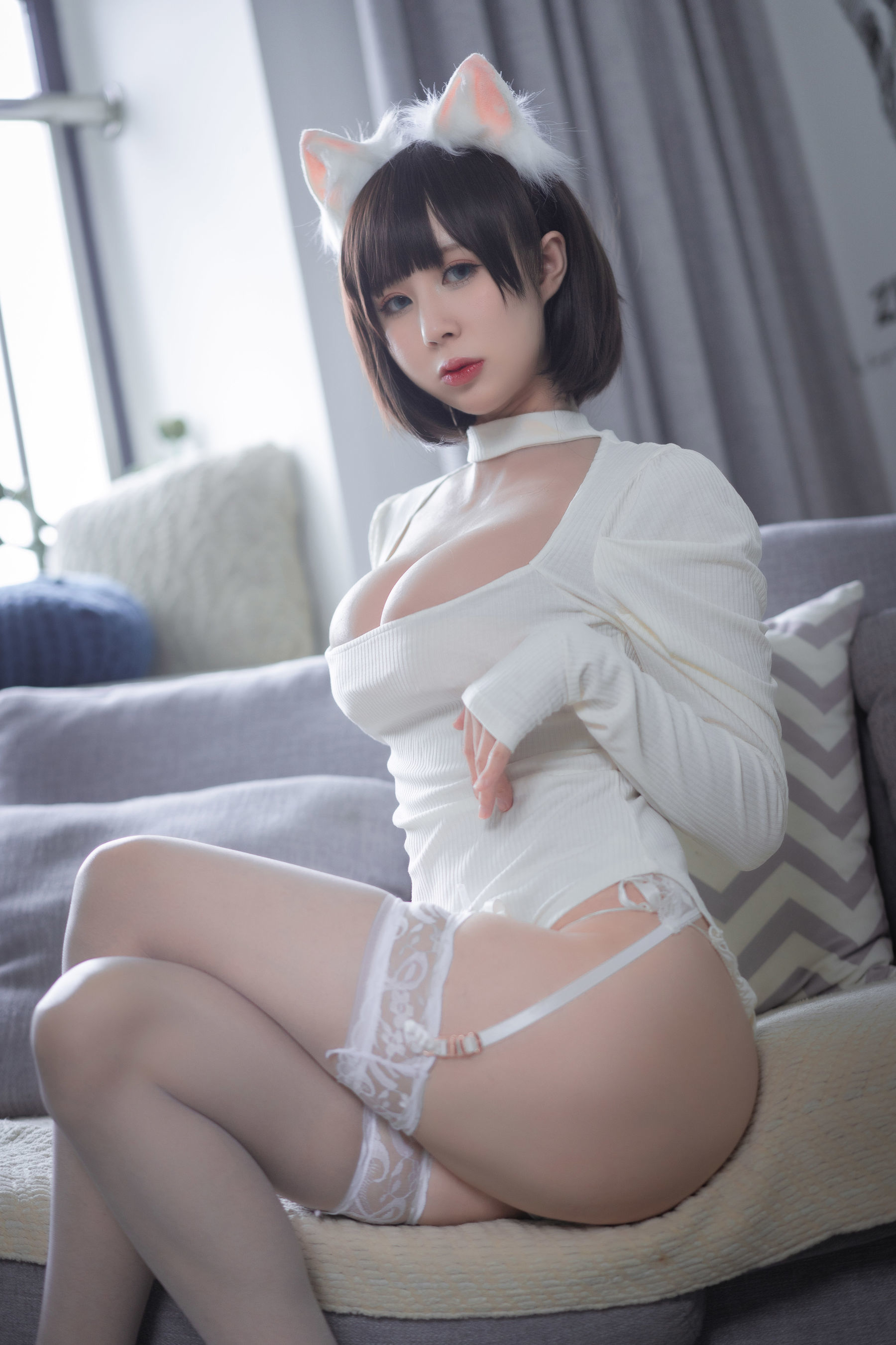 [网红COSER] 西园寺南歌 - 白猫白色连体衣/(30P)