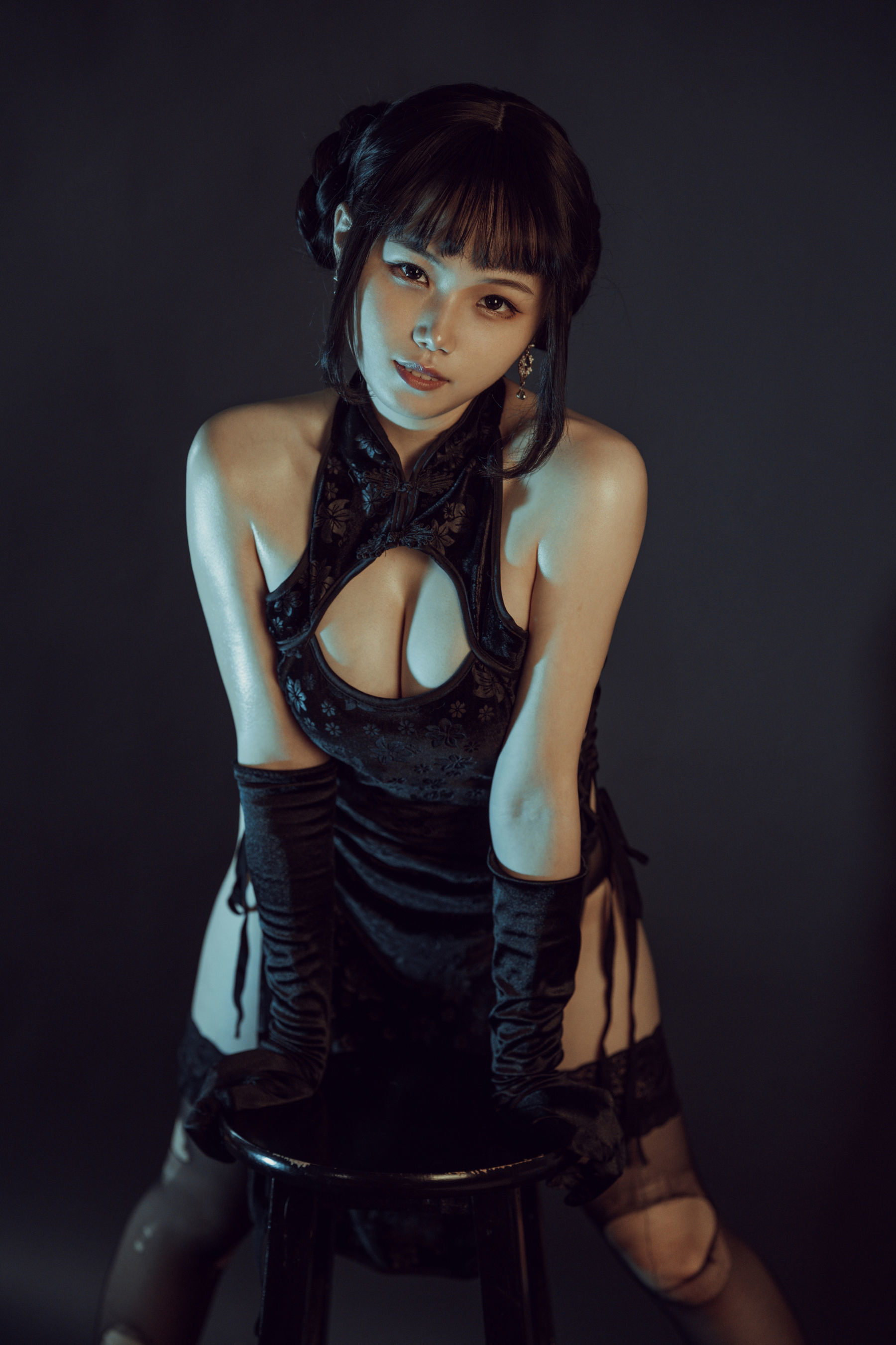 [网红COSER] 七月喵子 - 黑旗袍/(32P)