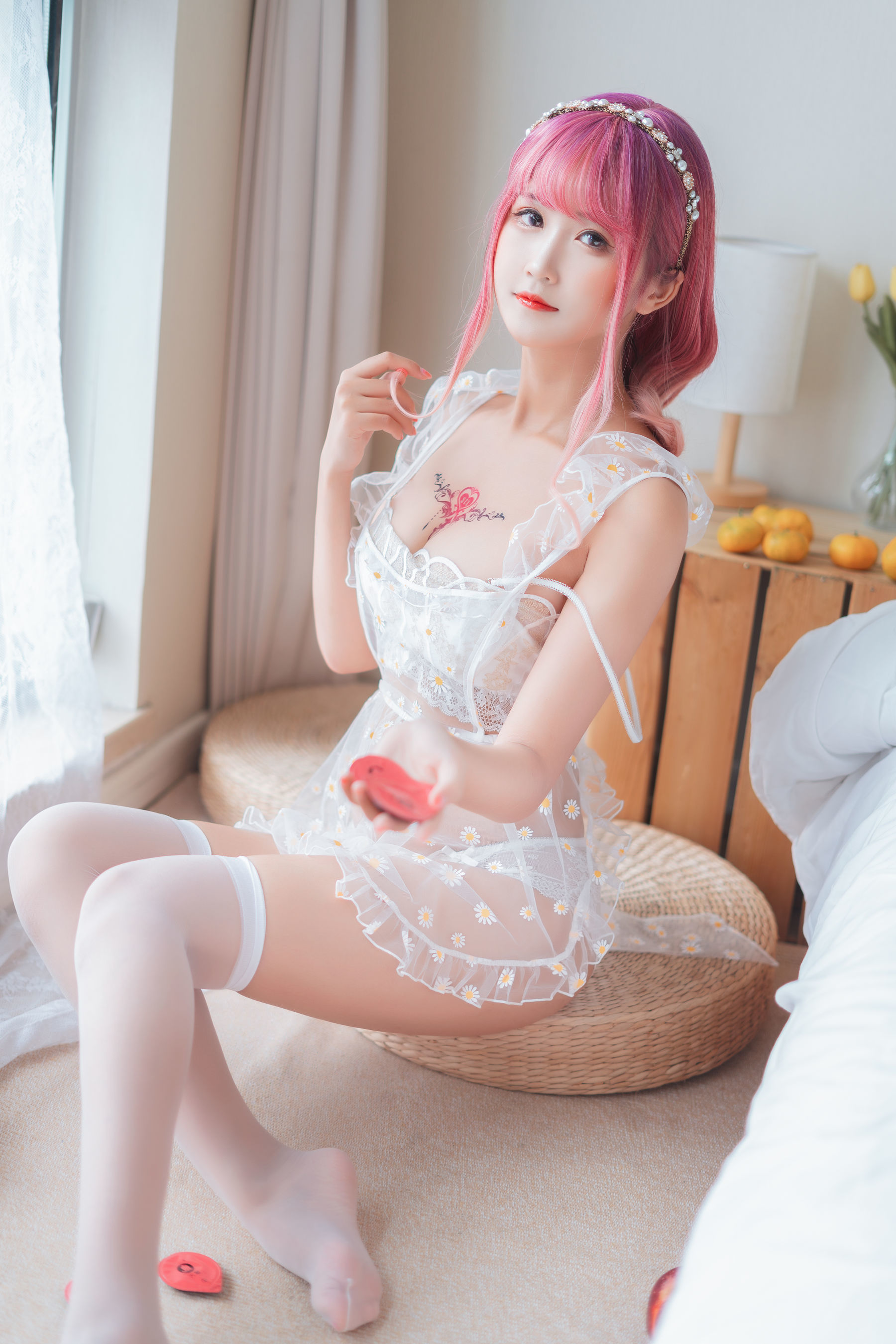 [网红COSER] 微博妹子三度_69 - 雏菊围裙/(22P)