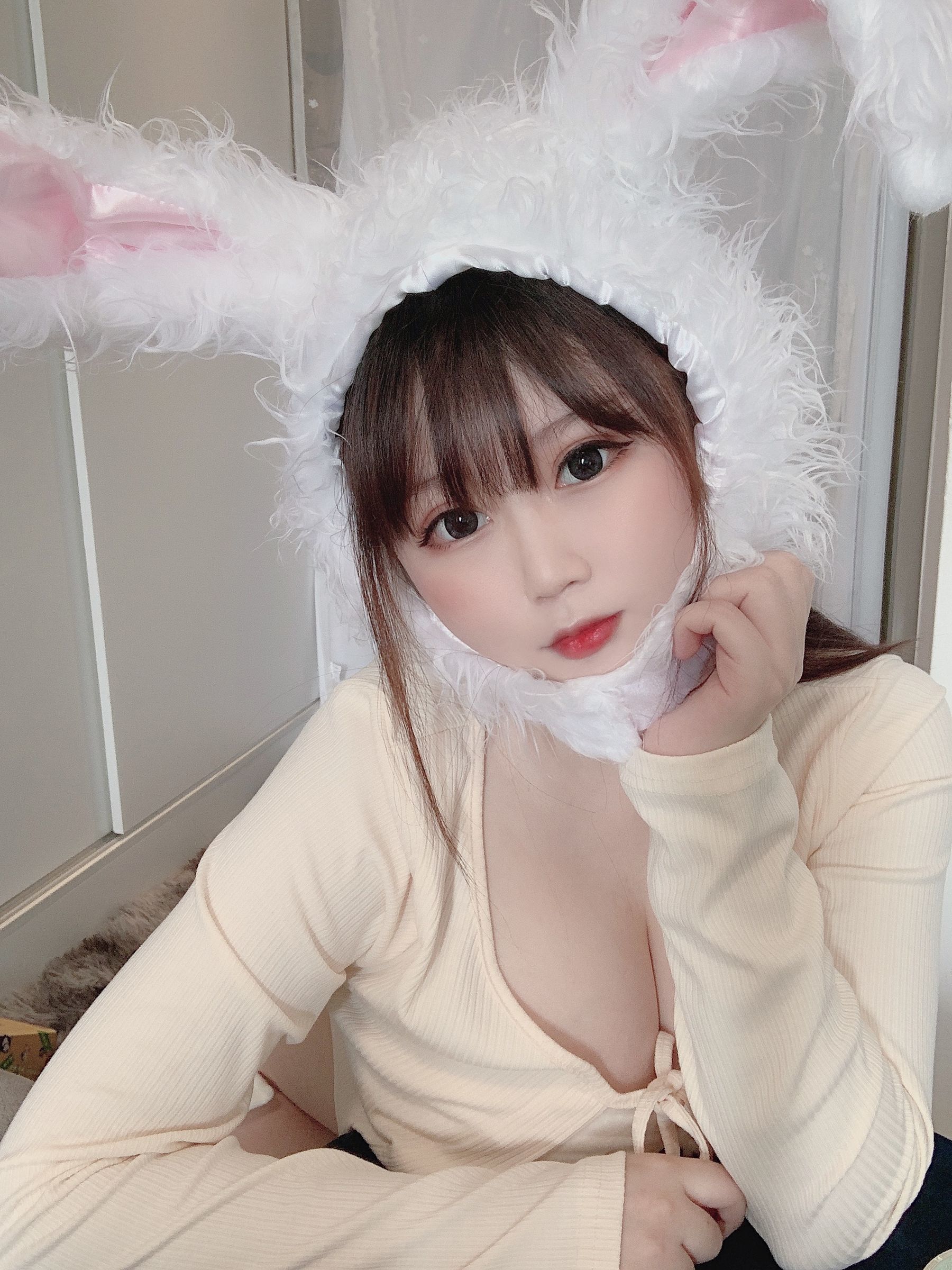 [网红COSER] 蜜桃少女是依酱呀 - 小白兔/(33P)