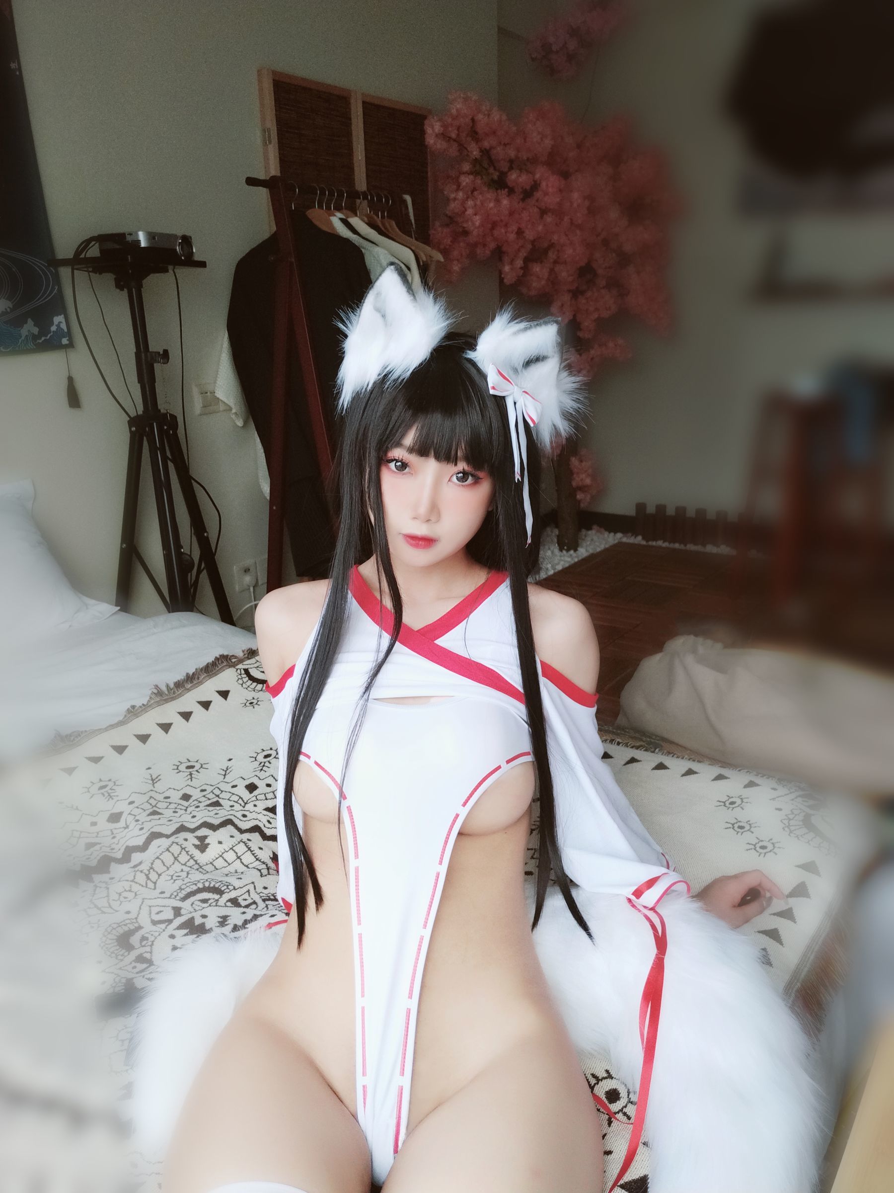 [网红COSER] 白嫩美少女鬼畜瑶 - 狐耳女巫/(31P)