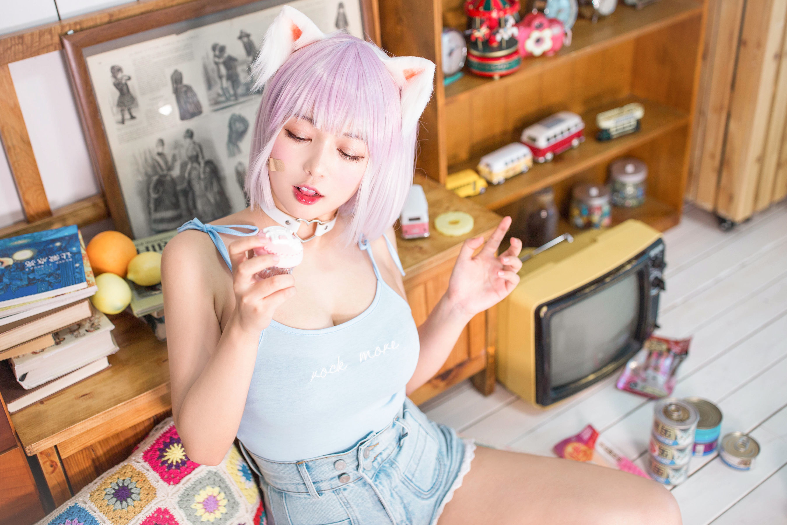 [网红COSER] 大眼萌妹黑猫猫OvO - 养猫小课堂/(35P)