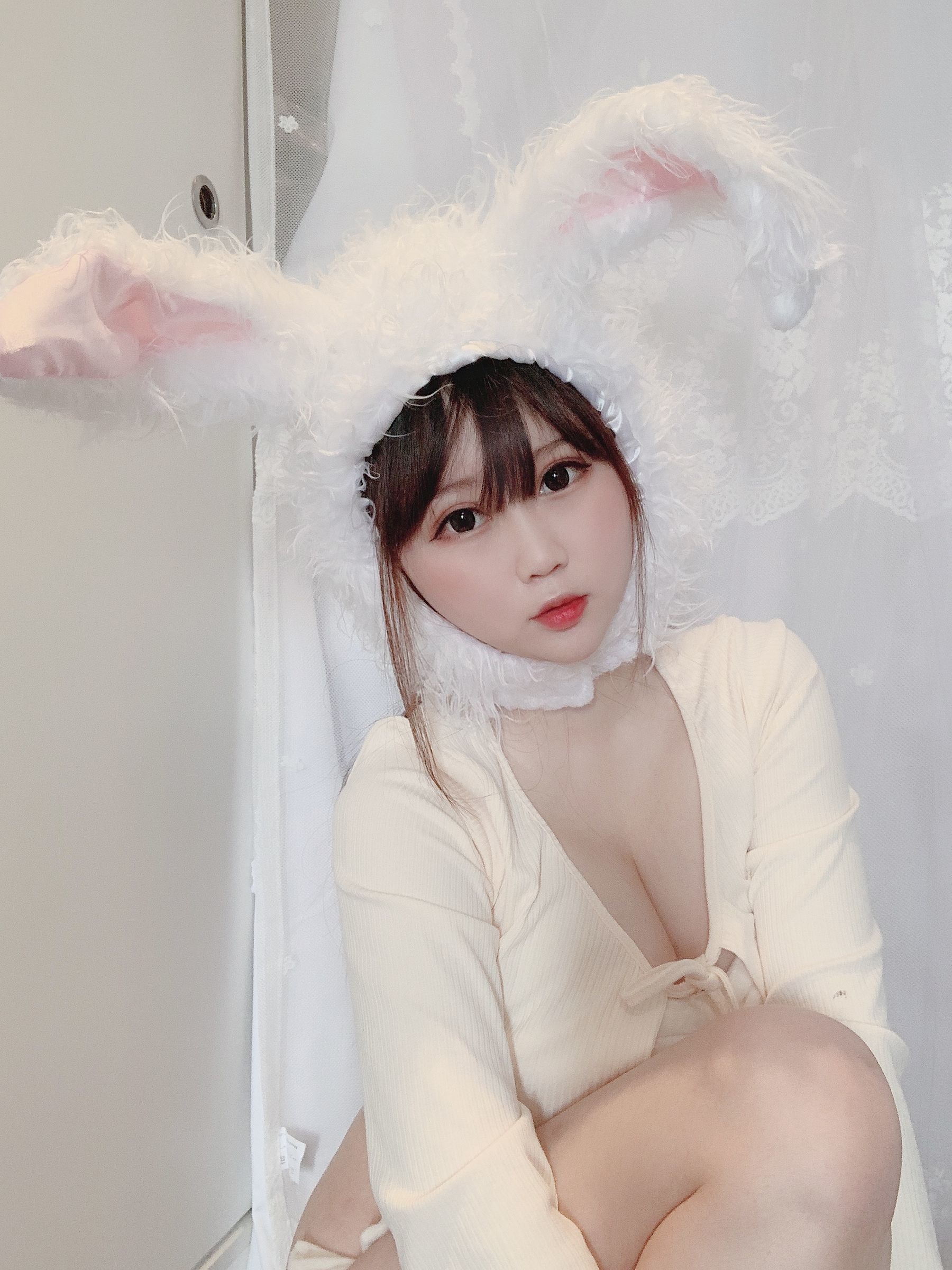 [网红COSER] 蜜桃少女是依酱呀 - 小白兔/(33P)