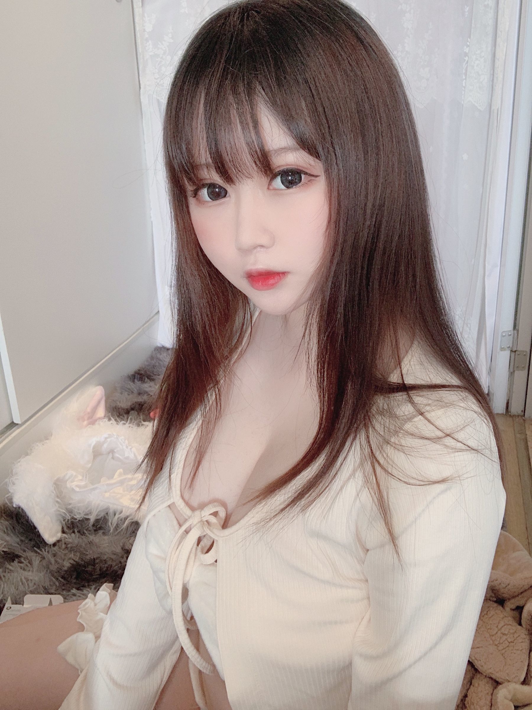 [网红COSER] 蜜桃少女是依酱呀 - 小白兔/(33P)