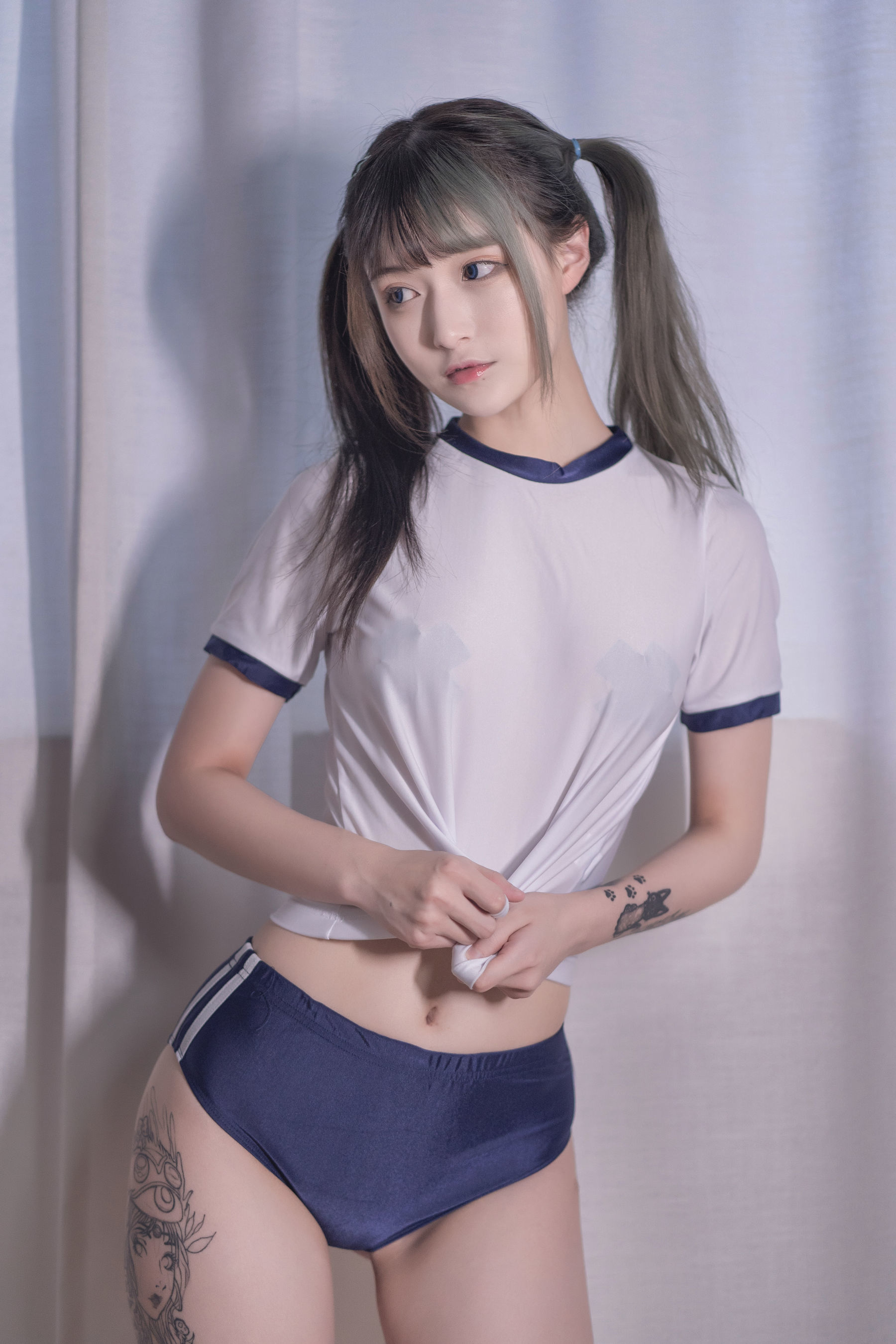 [网红COSER] 动漫博主铁板烧鬼舞w - 体操服/(18P)