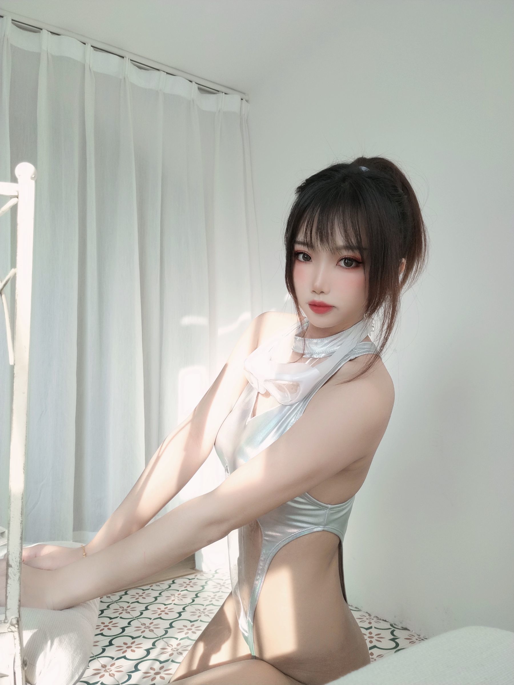 [网红COSER] 白嫩美少女鬼畜瑶 - 镭射竞泳/(55P)