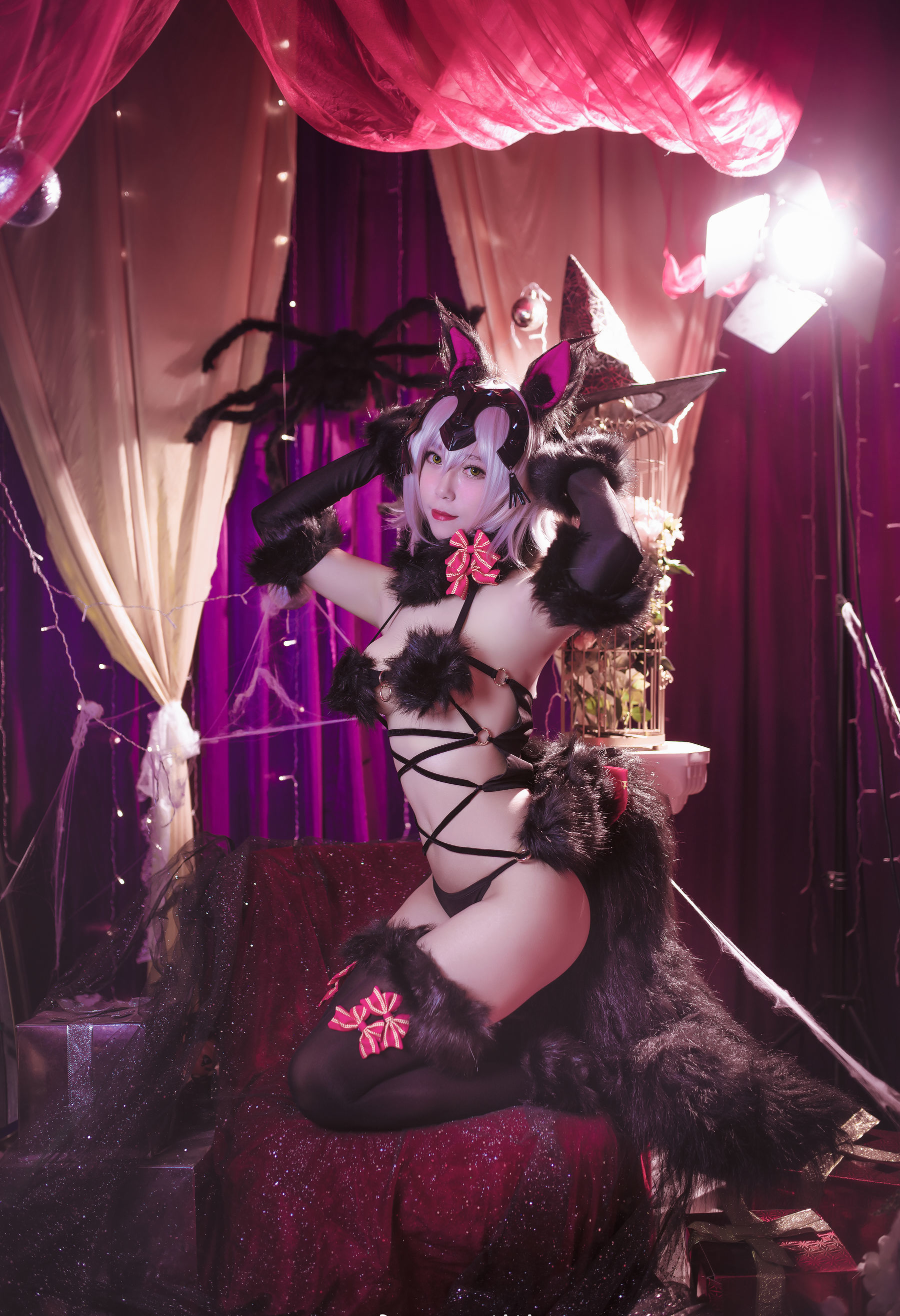 [网红COSER] 动漫博主Money冷冷 - 贞德/(8P)