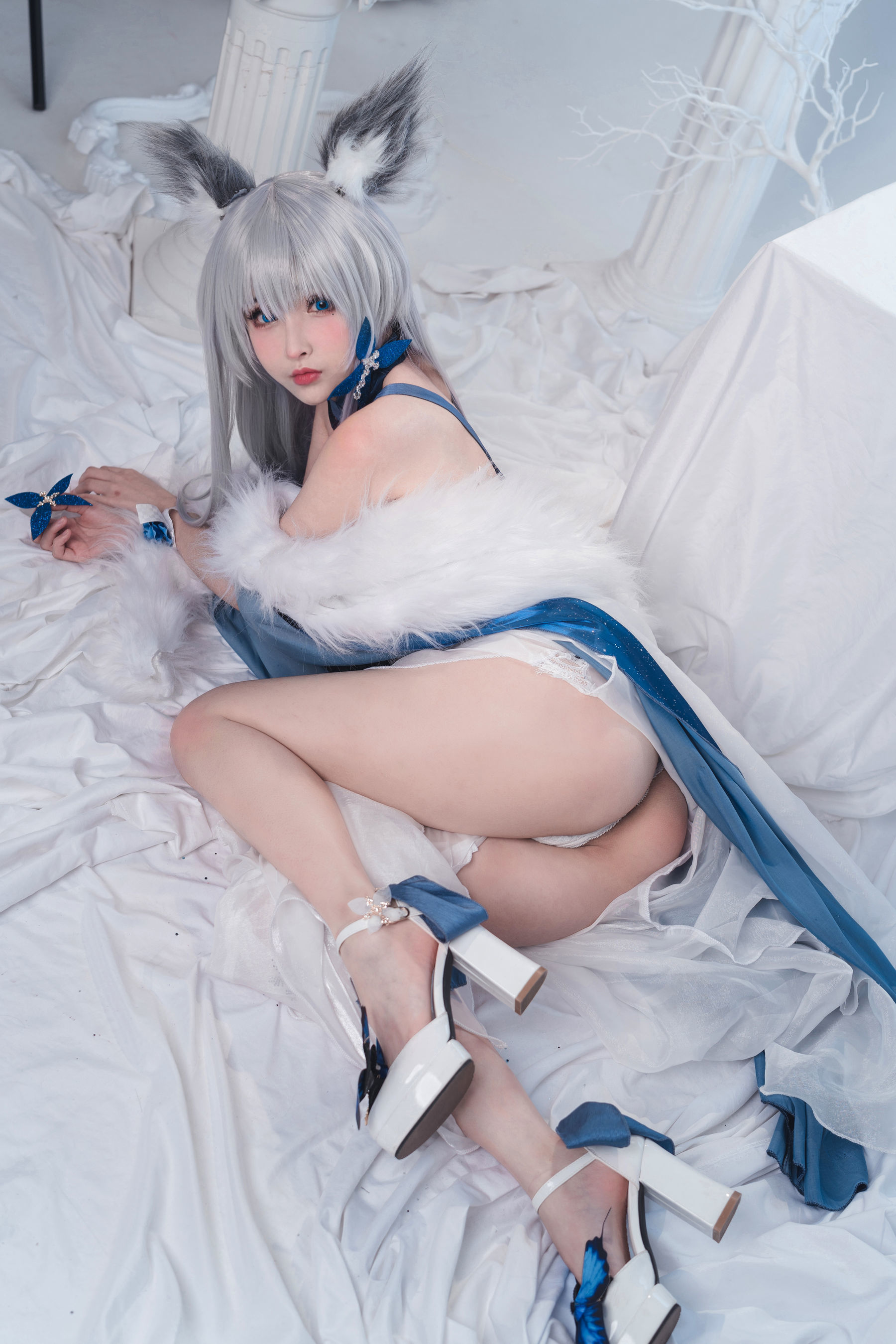 [网红COSER] COS福利rioko凉凉子 - 信浓礼服/(24P)