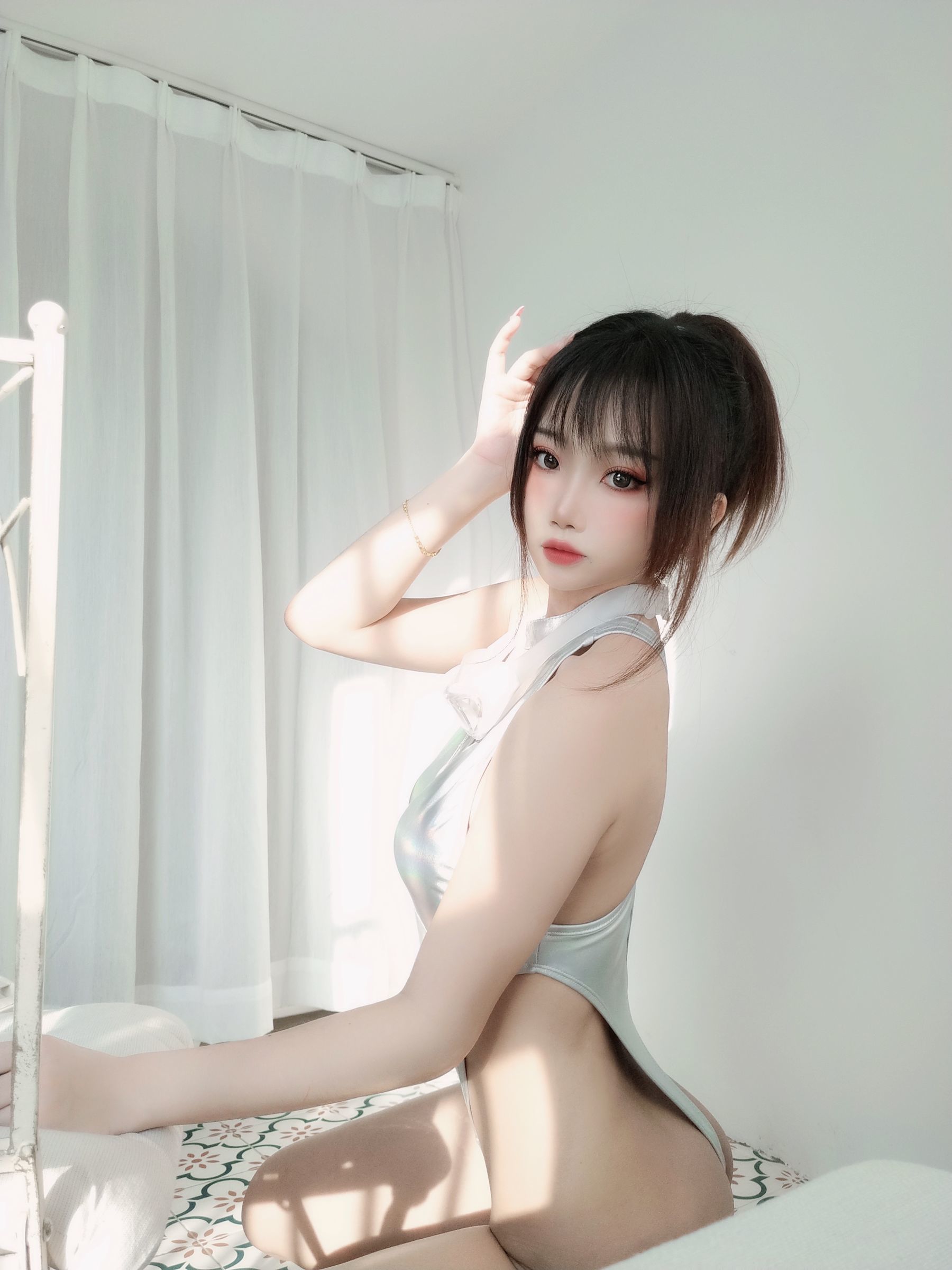 [网红COSER] 白嫩美少女鬼畜瑶 - 镭射竞泳/(55P)