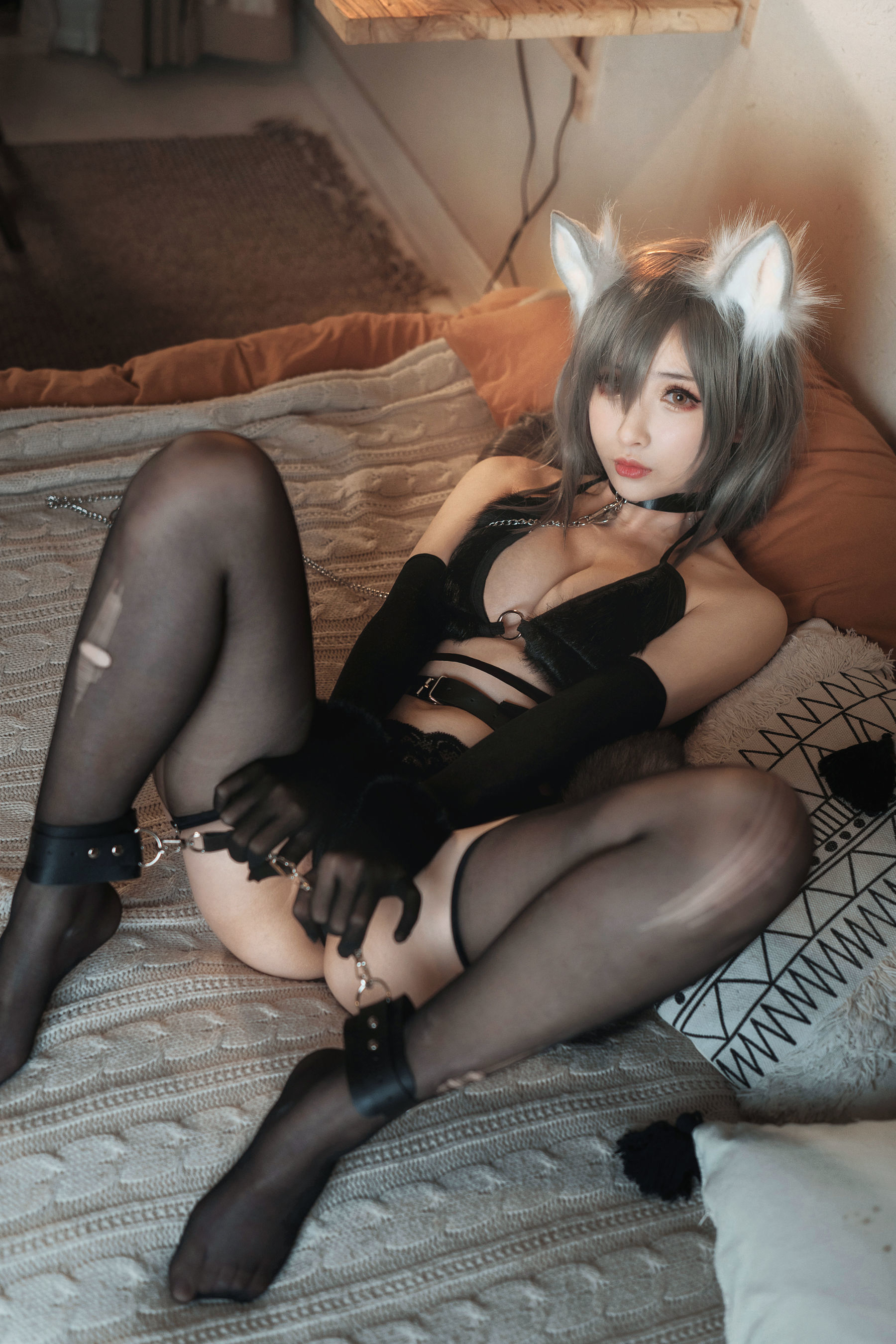 [网红COSER] COS福利rioko凉凉子 - 受伤的灰狼姐姐/(25P)