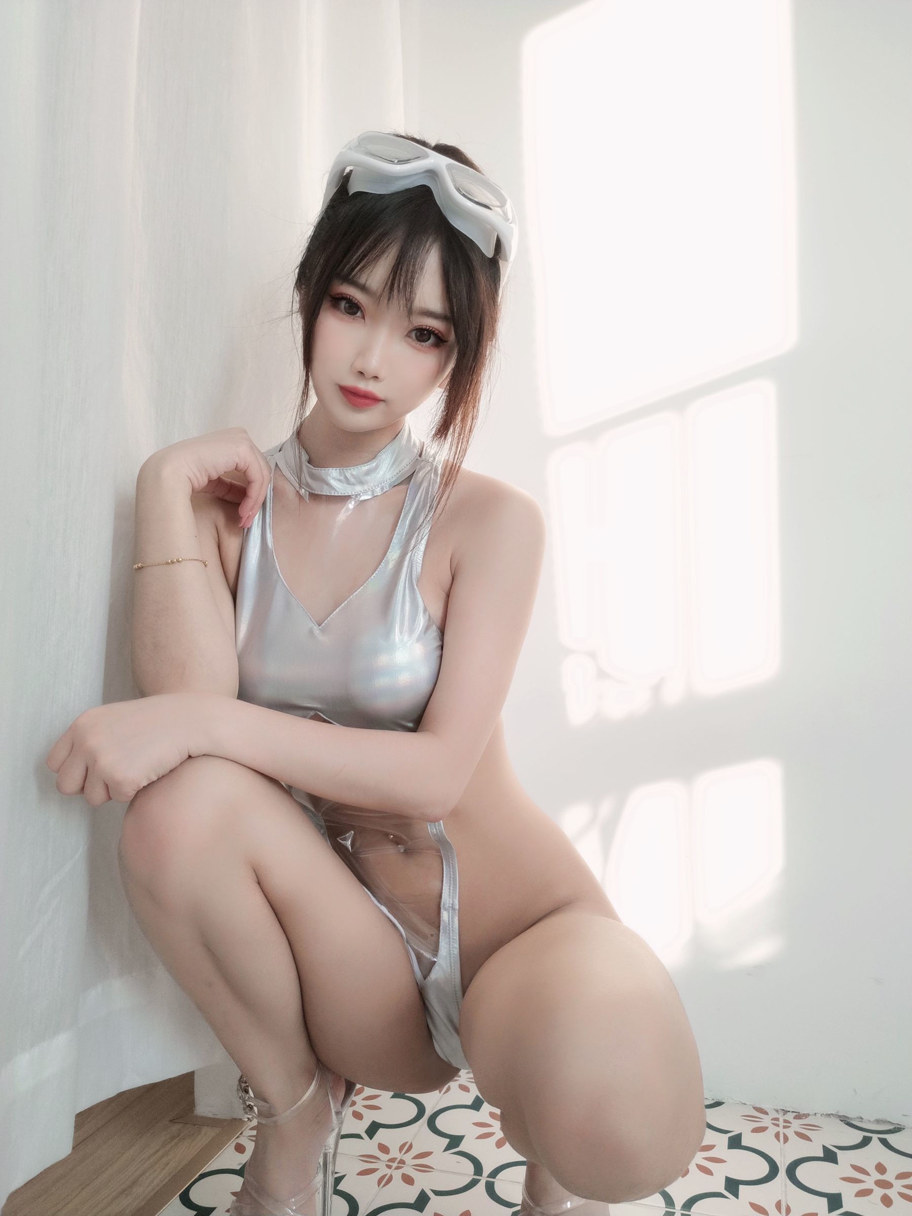 [网红COSER] 白嫩美少女鬼畜瑶 - 镭射竞泳/(55P)