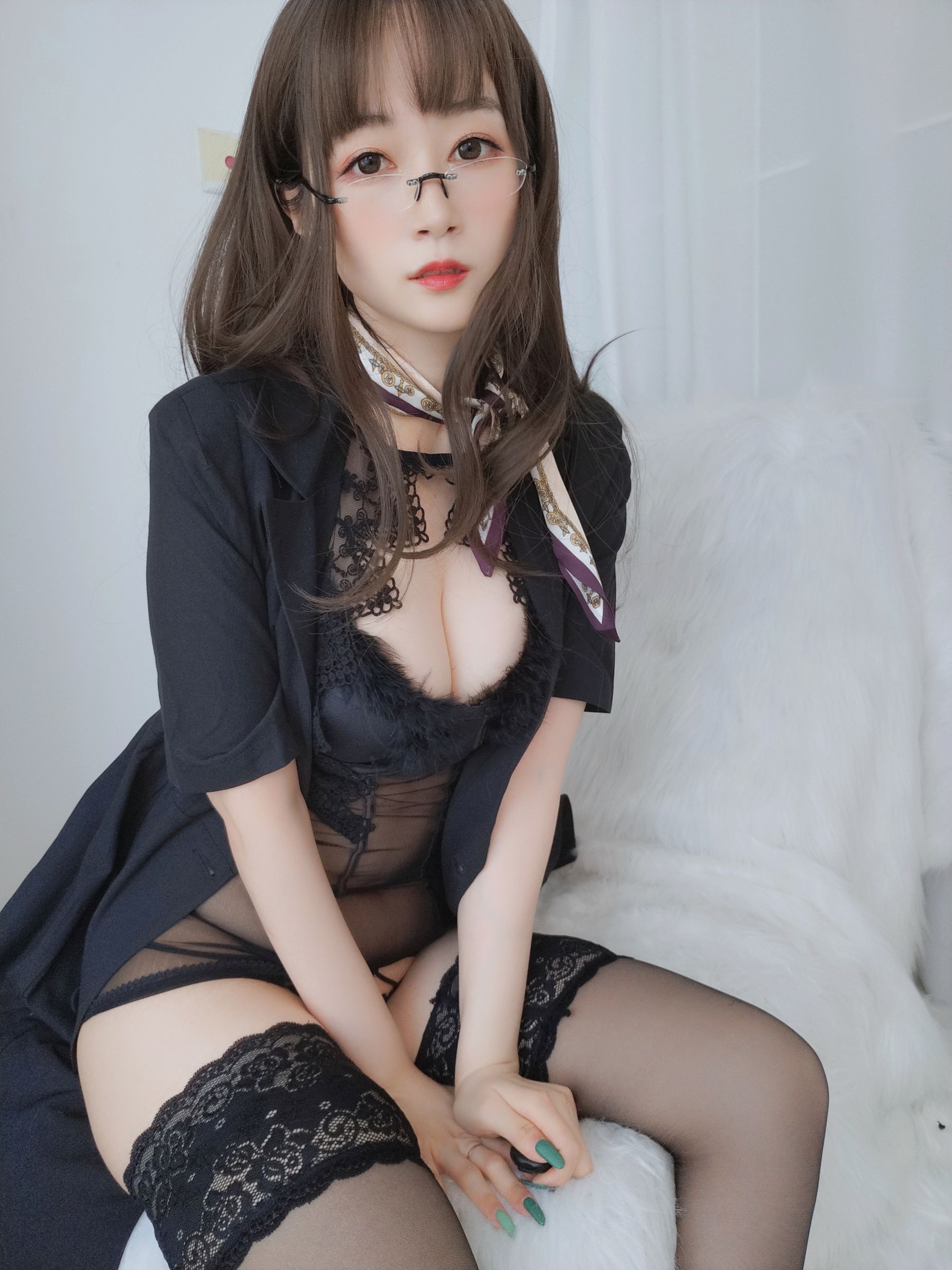 [Cosplay写真] Coser小姐姐白银 - OL下的内衣/(115P)