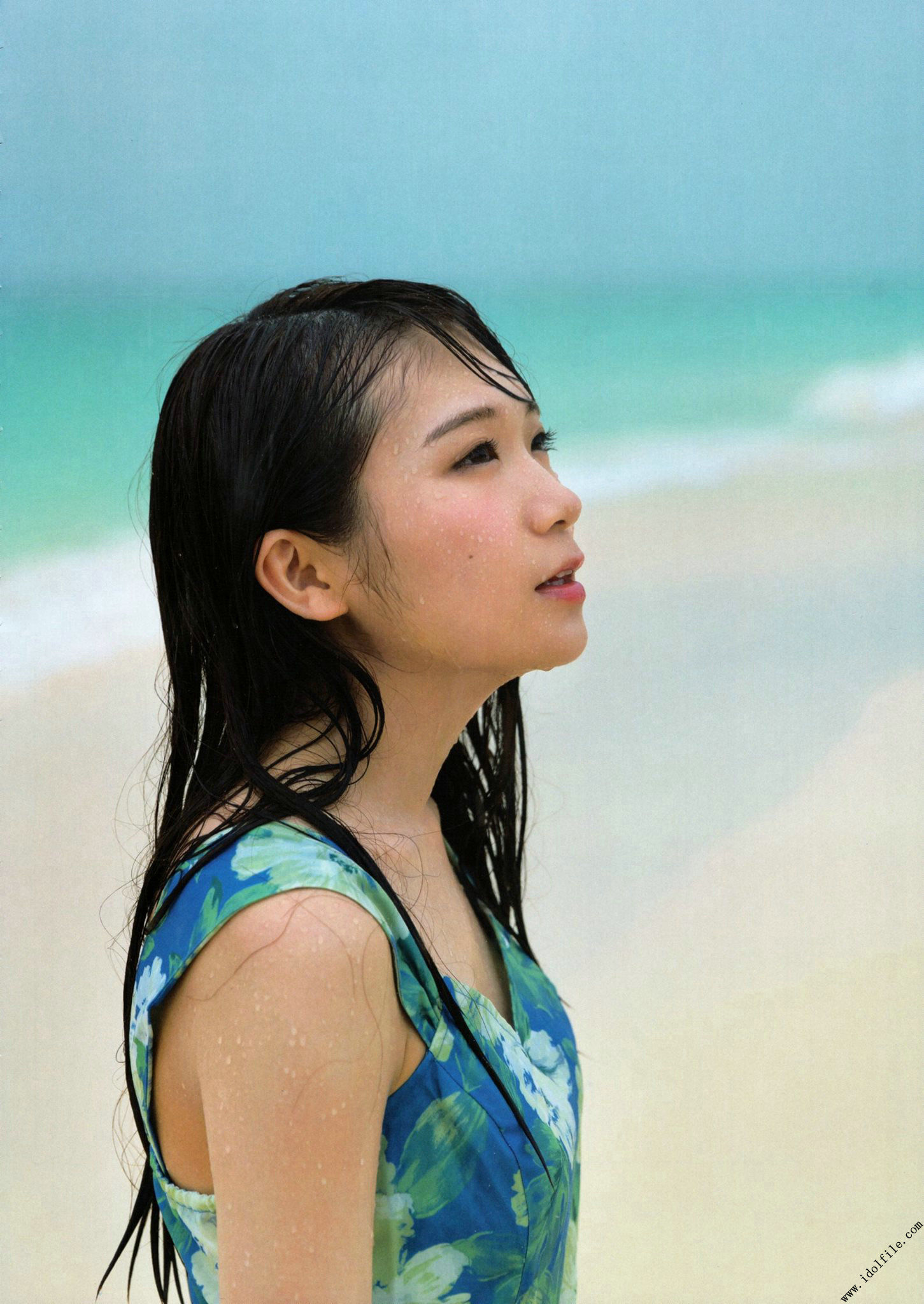 秋元真夏 1st《真夏の気圧配置》 [PhotoBook]/(145P)