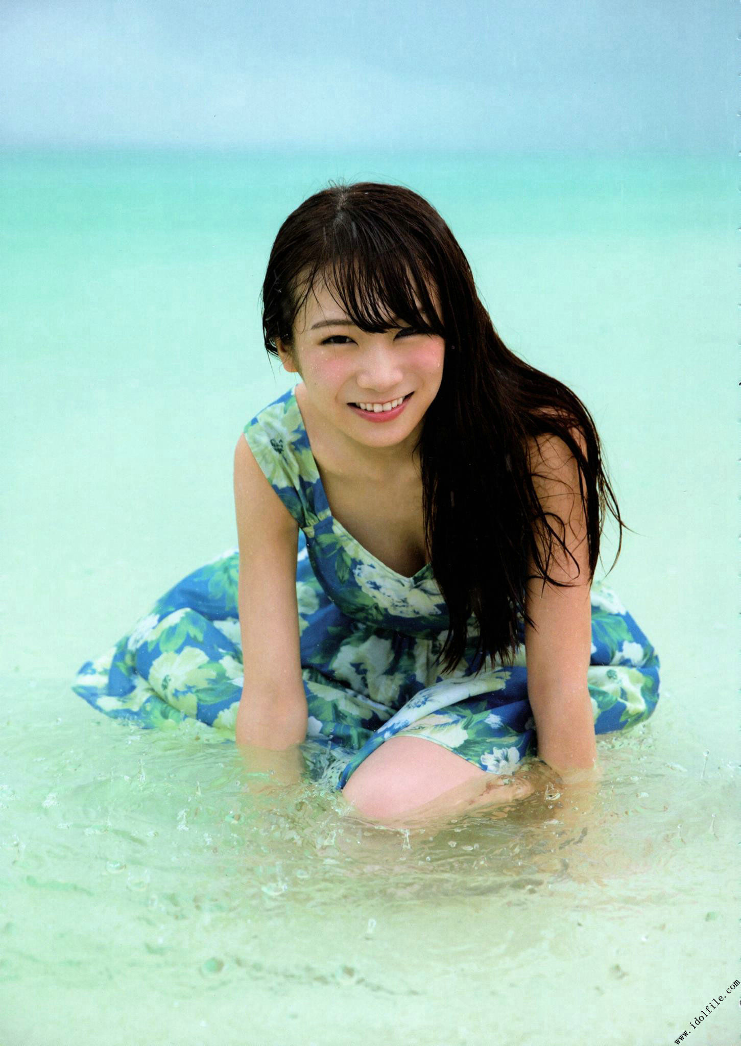 秋元真夏 1st《真夏の気圧配置》 [PhotoBook]/(145P)