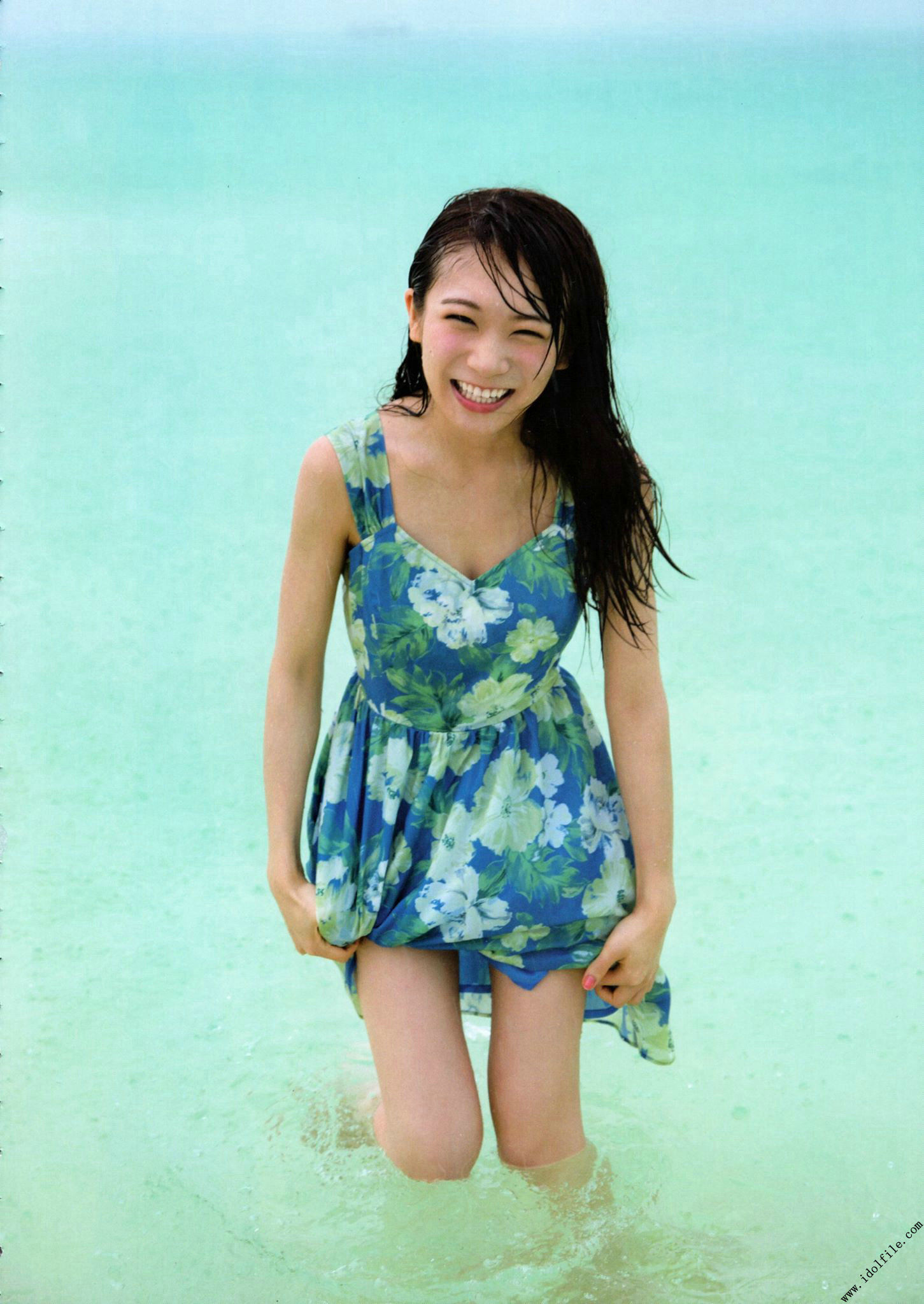 秋元真夏 1st《真夏の気圧配置》 [PhotoBook]/(145P)