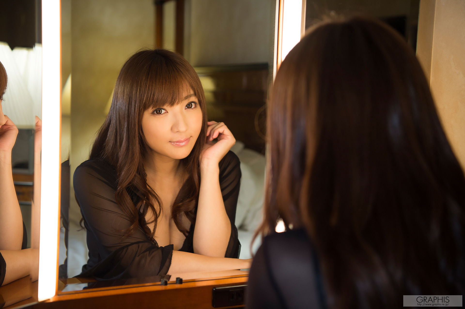 神咲詩織 Shiori Kamisaki [Graphis] Limited Edition/(14P)