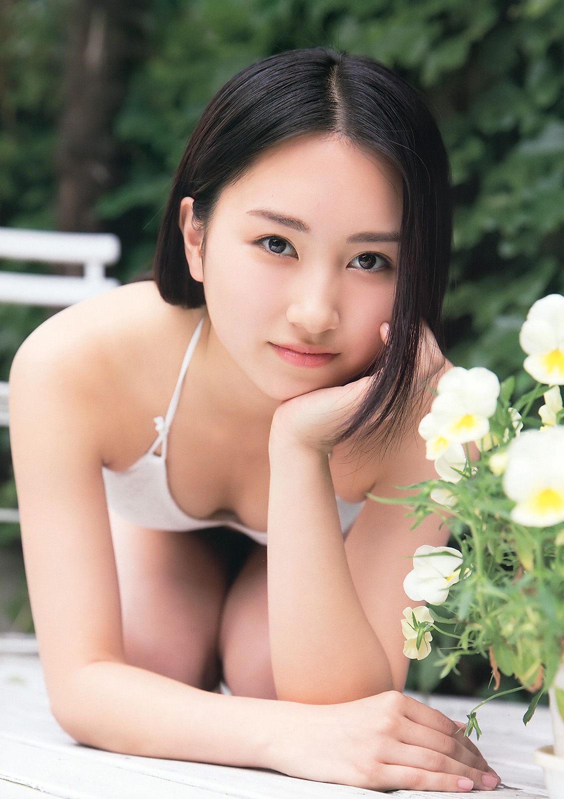 安枝瞳 小宮有紗 谷口愛理 京佳 田中日南乃 籠谷さくら [Young Animal] 2015年No.12 写真杂志/(40P)