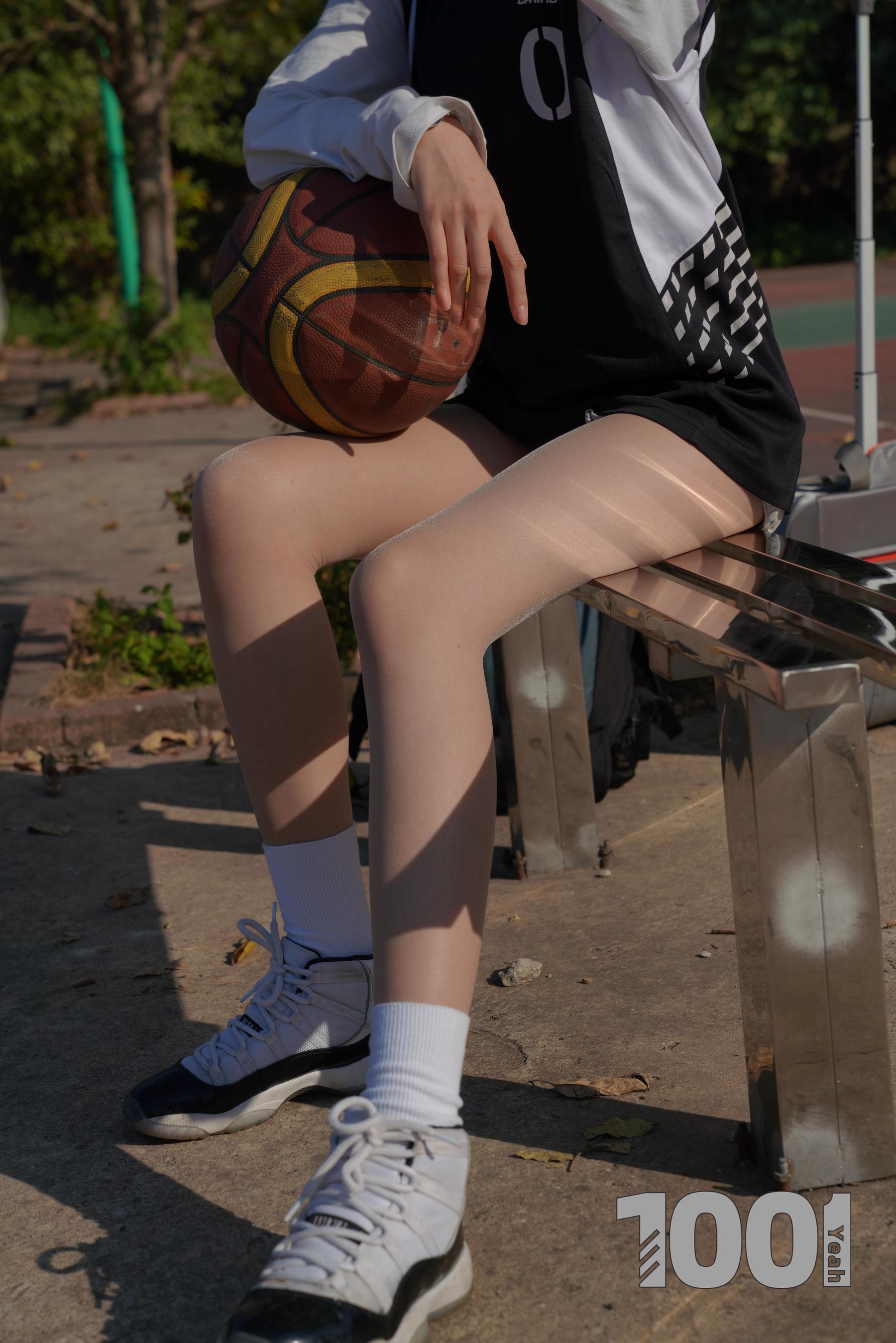 [IESS一千零一夜] 模特：草莓《陪女朋友打篮球1》/(98P)