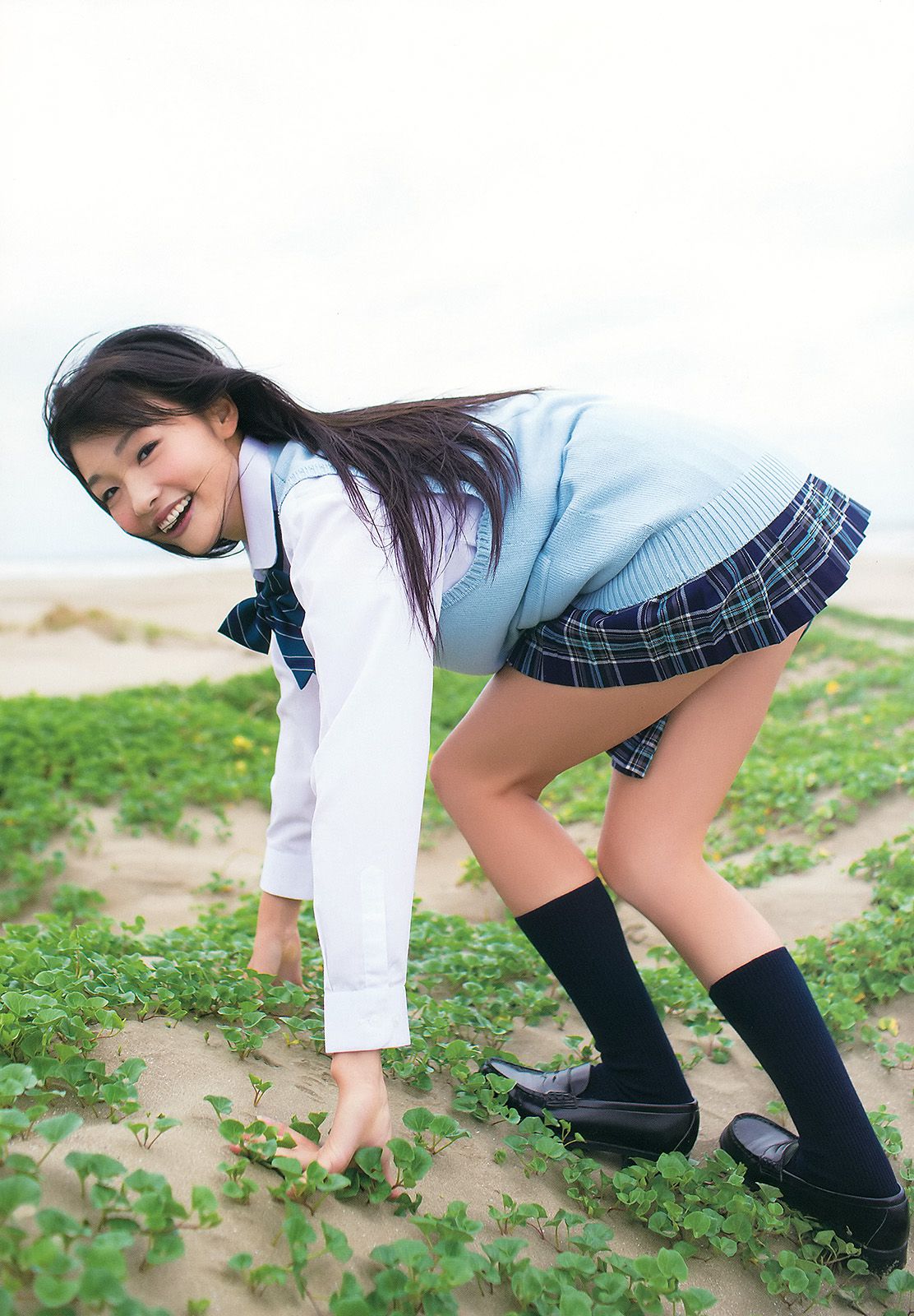 山本彩 矢倉楓子 とっきー 小林かれん 葉月ゆめ [Young Animal] 2013年No.22 写真杂志/(32P)