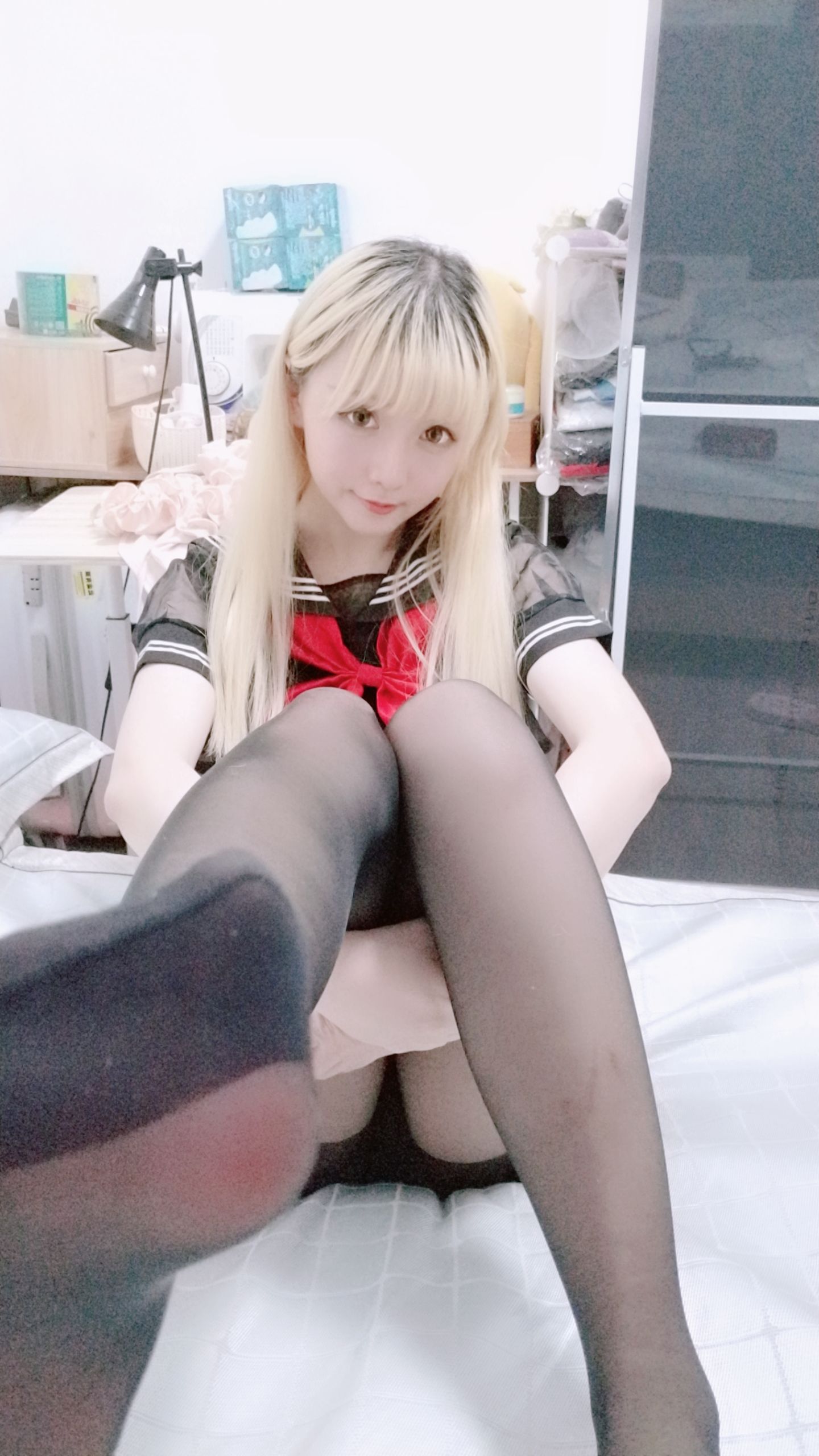 Coser小姐姐星之迟迟 黑制服/(68P)