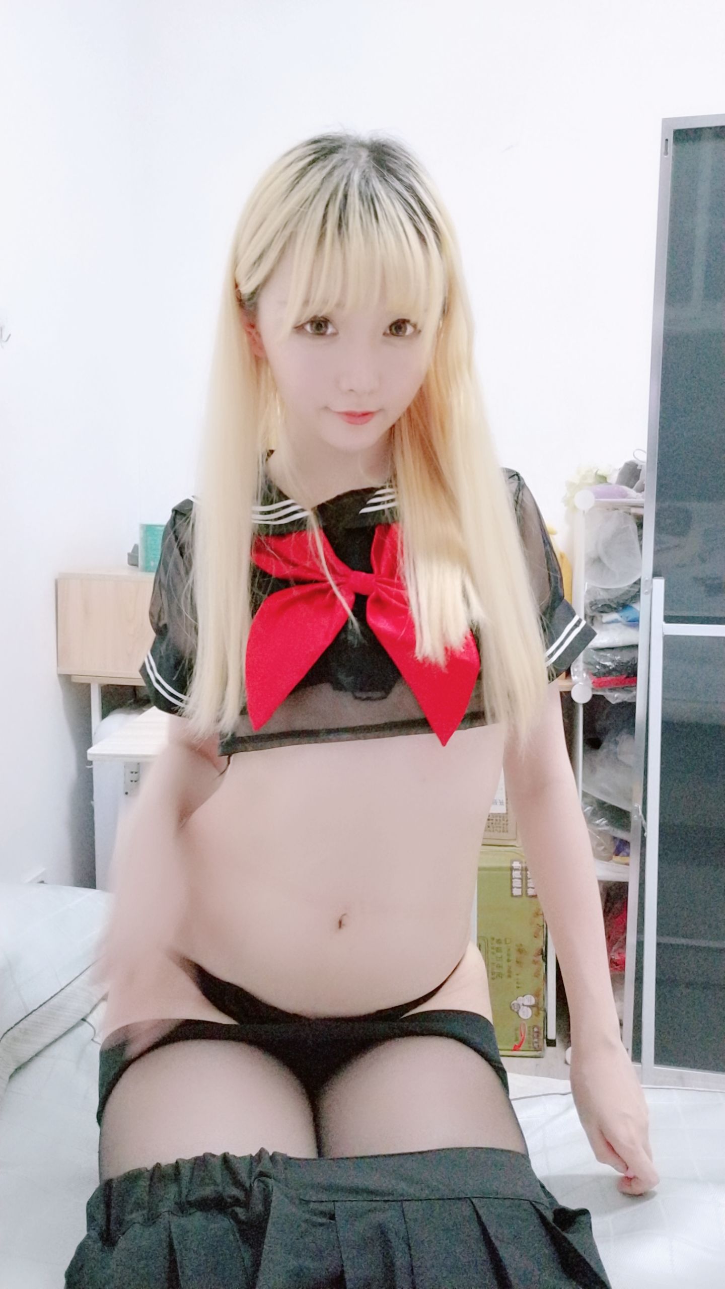 Coser小姐姐星之迟迟 黑制服/(68P)