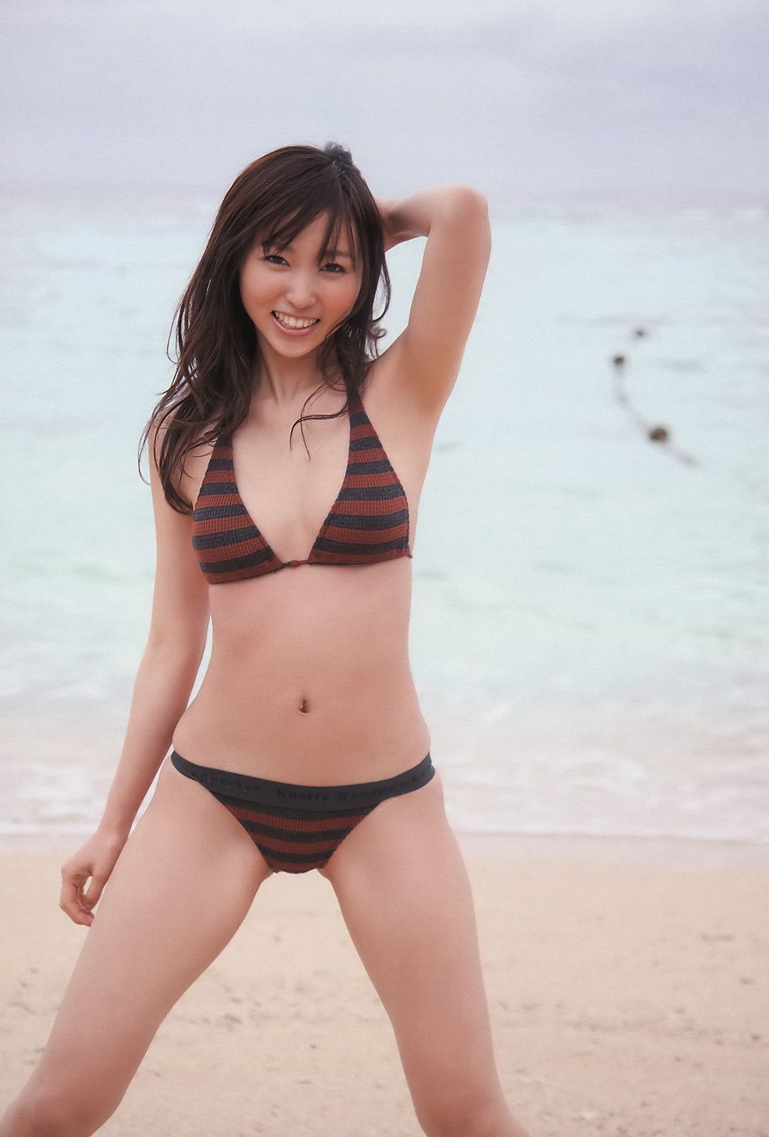 武井咲 竹富圣花 宫岛咲良 夏菜 吉木りさ AKB48 最上ゆき [Weekly Playboy] 2011年No.19-20 写真杂志/(35P)